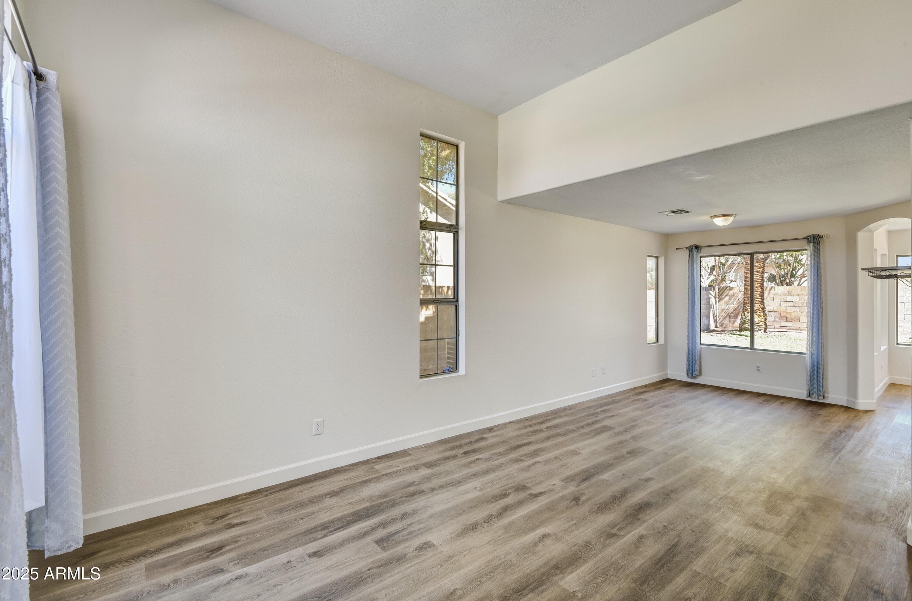 21927 N 74th Ln — photo 2