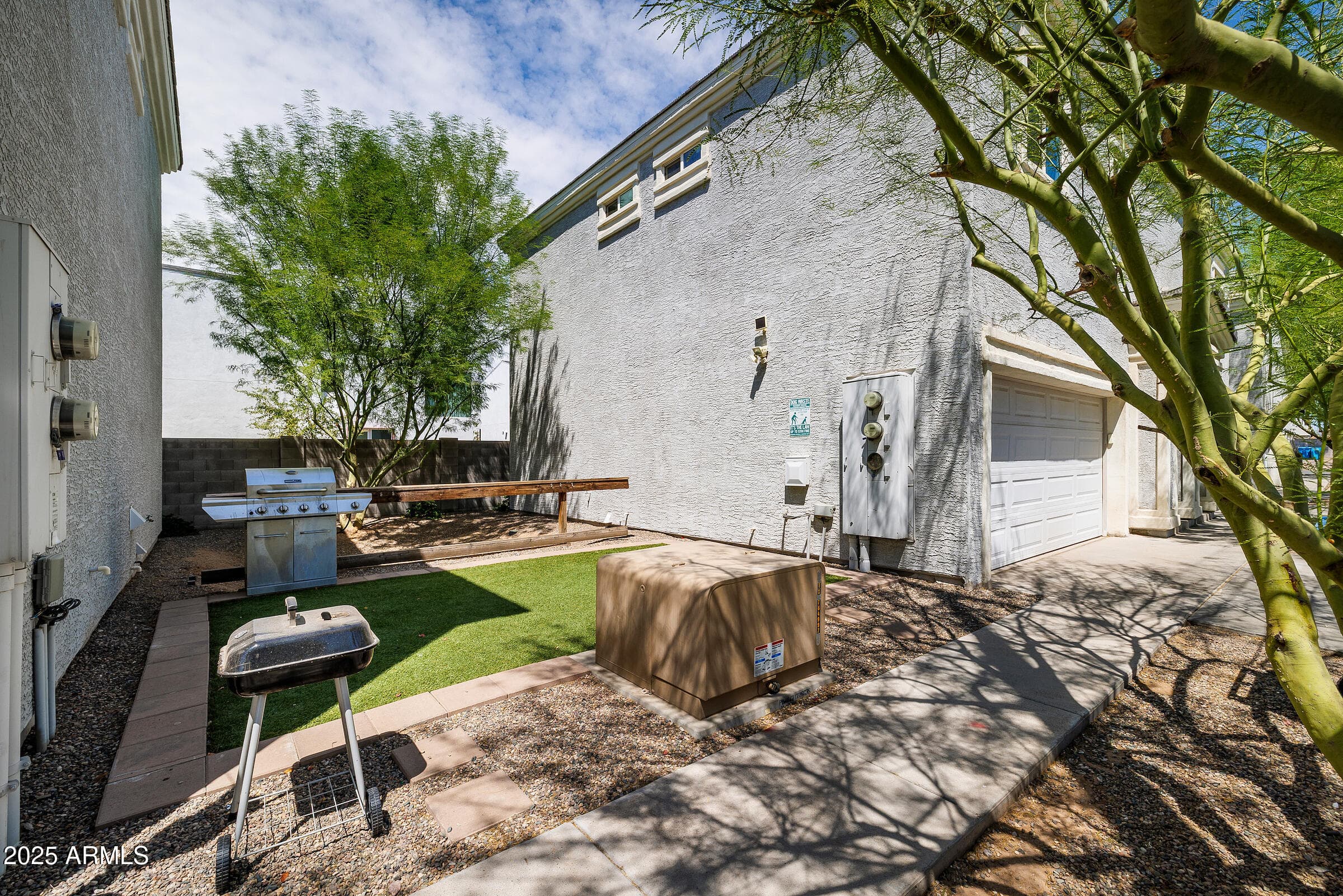 1341 E POLK ST - Photo 4