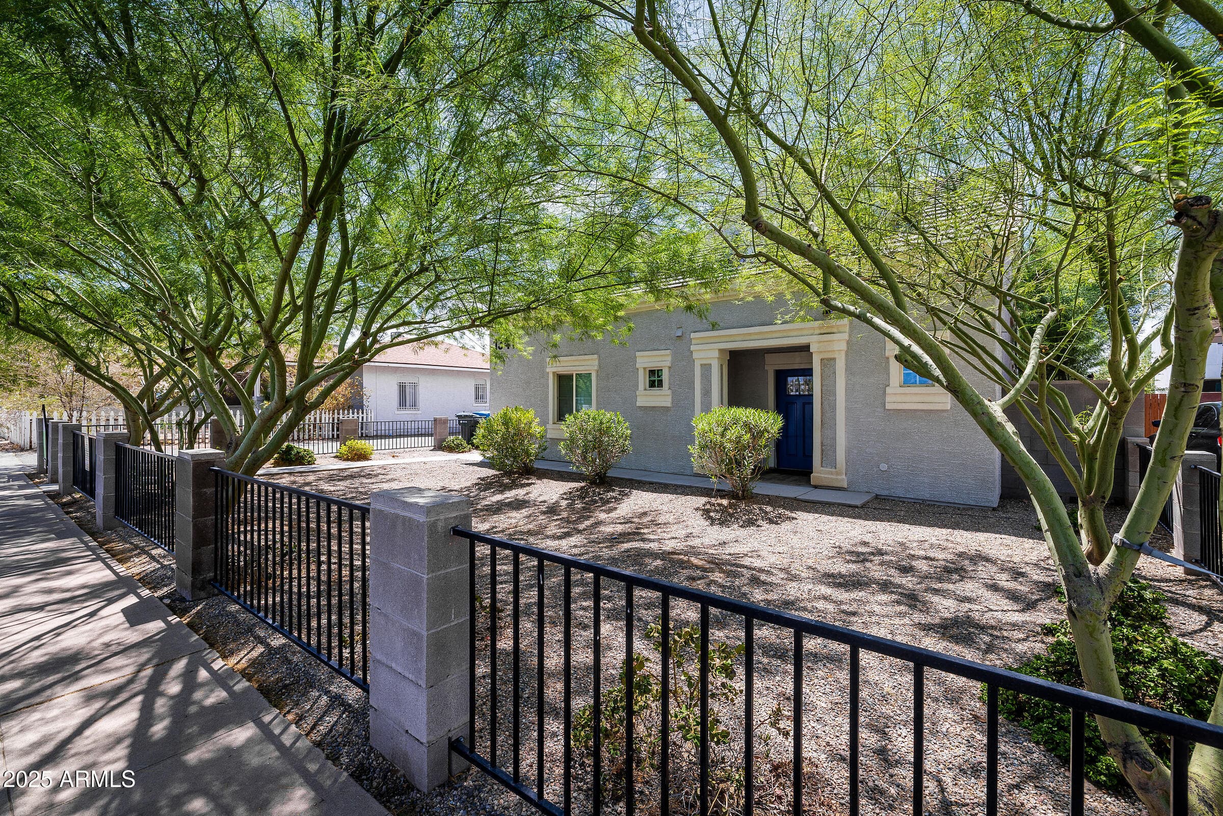 1341 E POLK ST - Photo 2