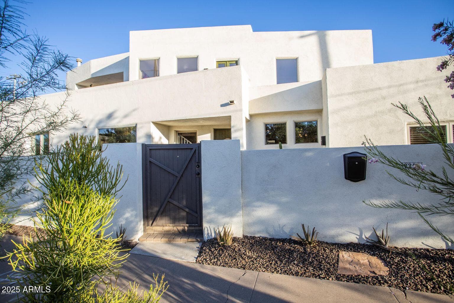 2257 N 16th Ave — photo 1