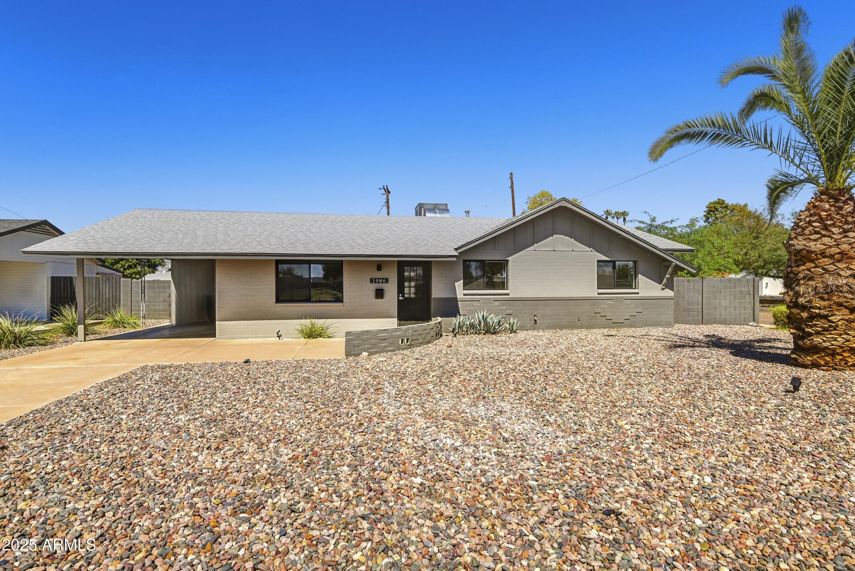 1986 E Palmcroft Dr — photo 1