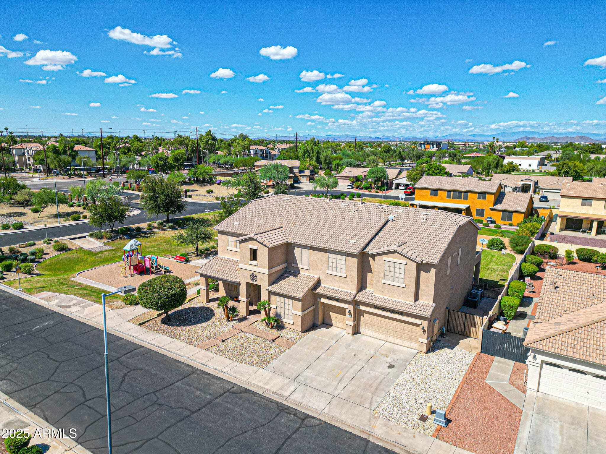 8232 W Crocus Dr — photo 2