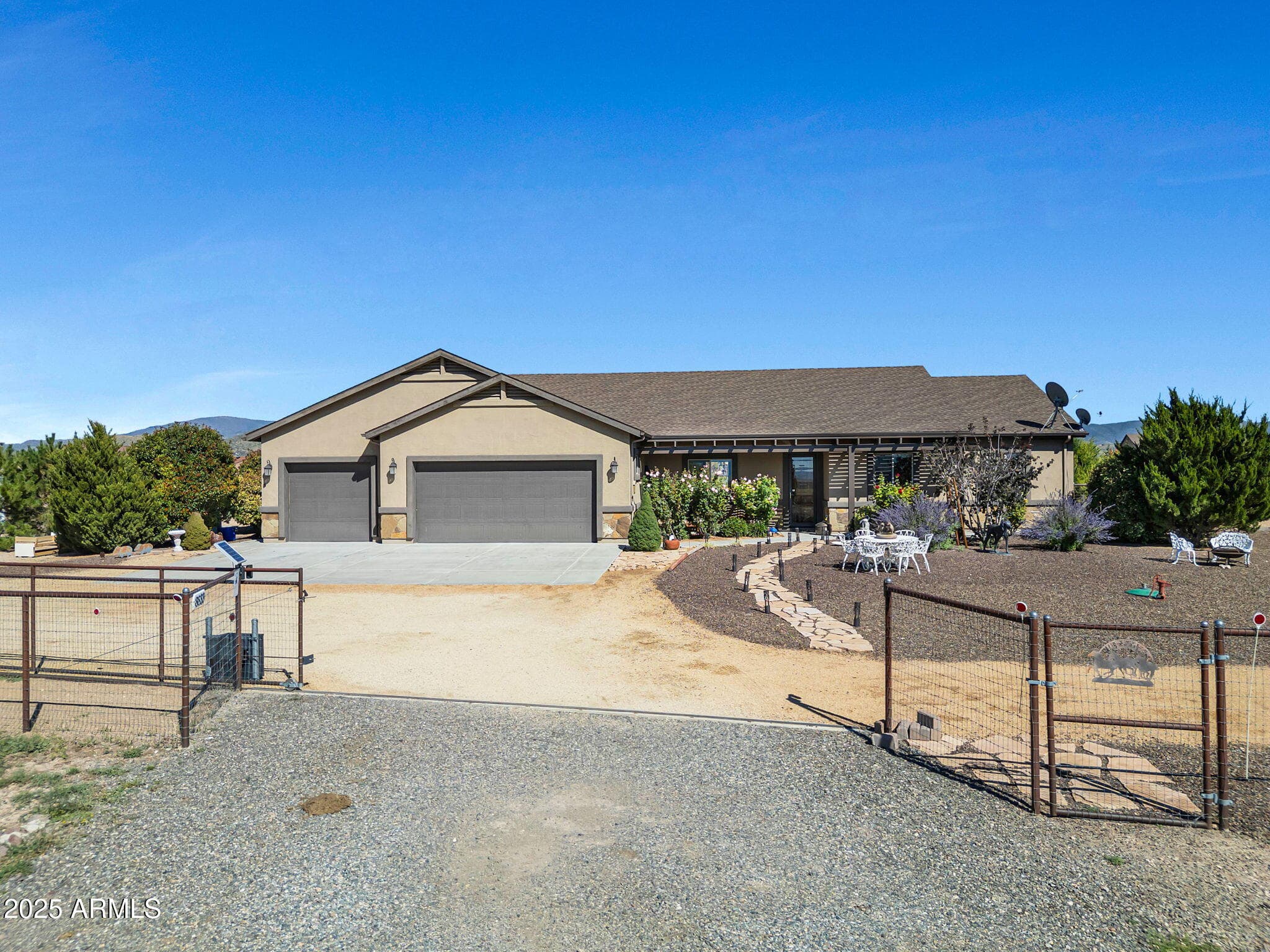 8833 N GRASS VALLEY LN - Photo 2