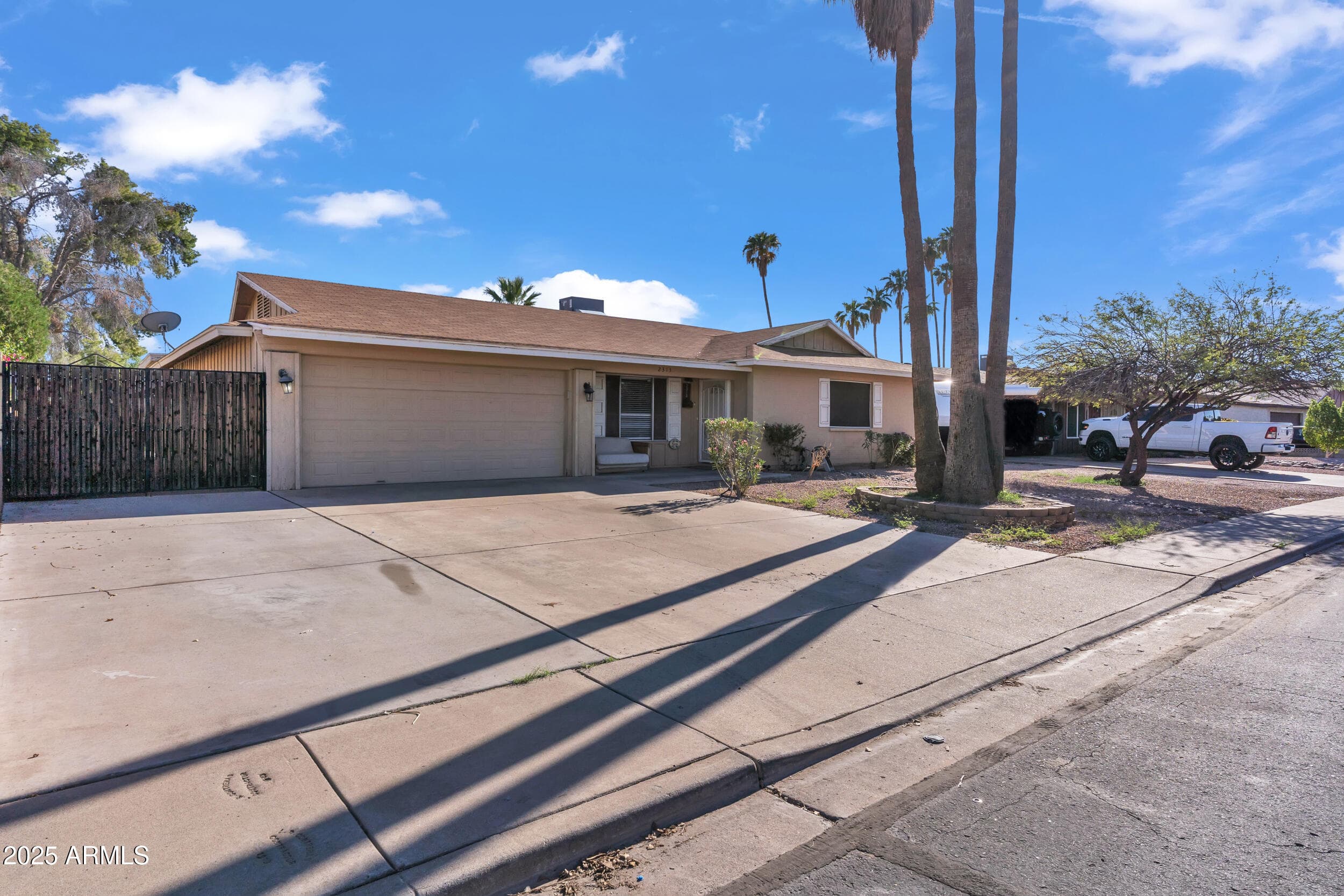 2313 W Catalina Ave — photo 2