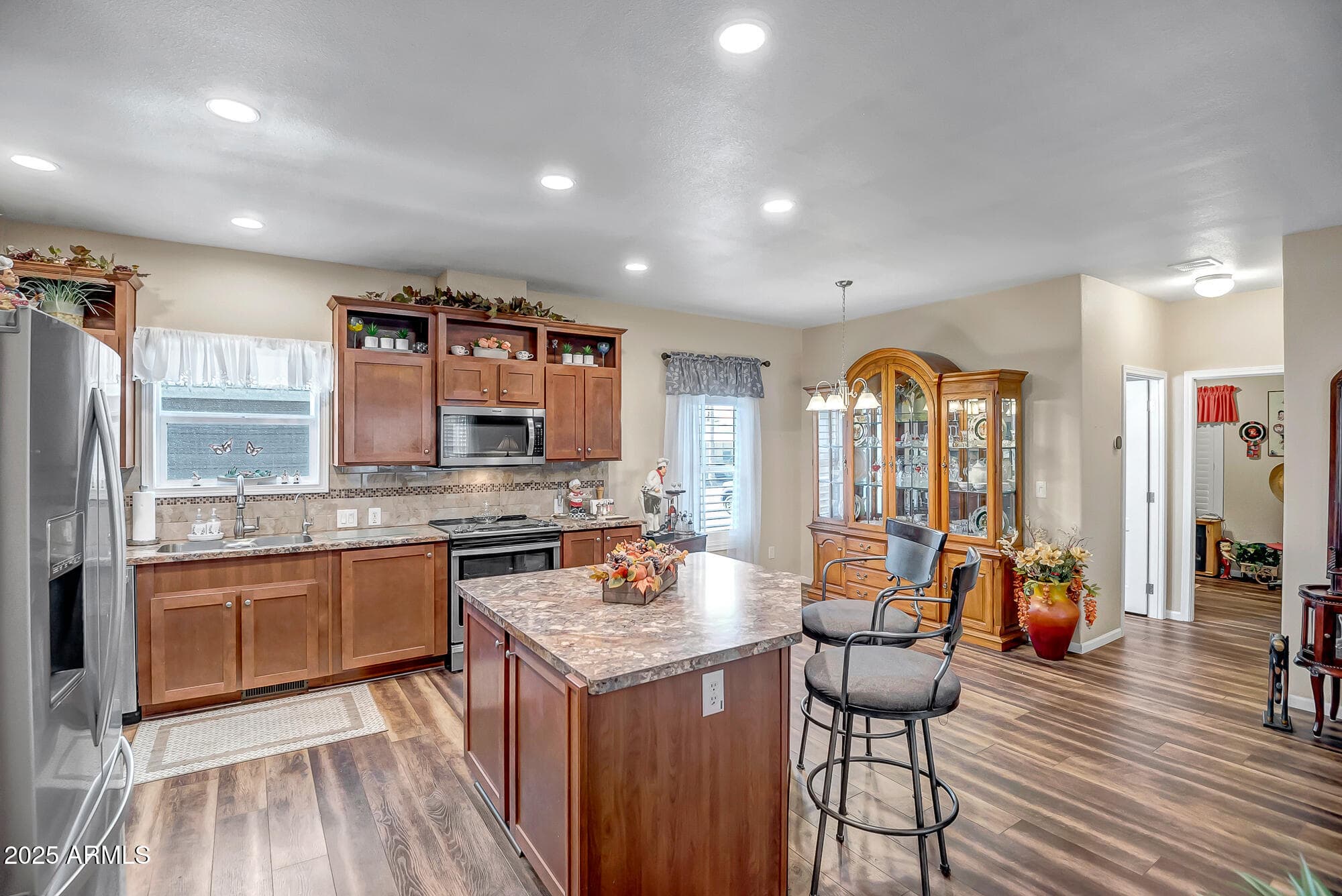 2000 S APACHE RD - See more photos