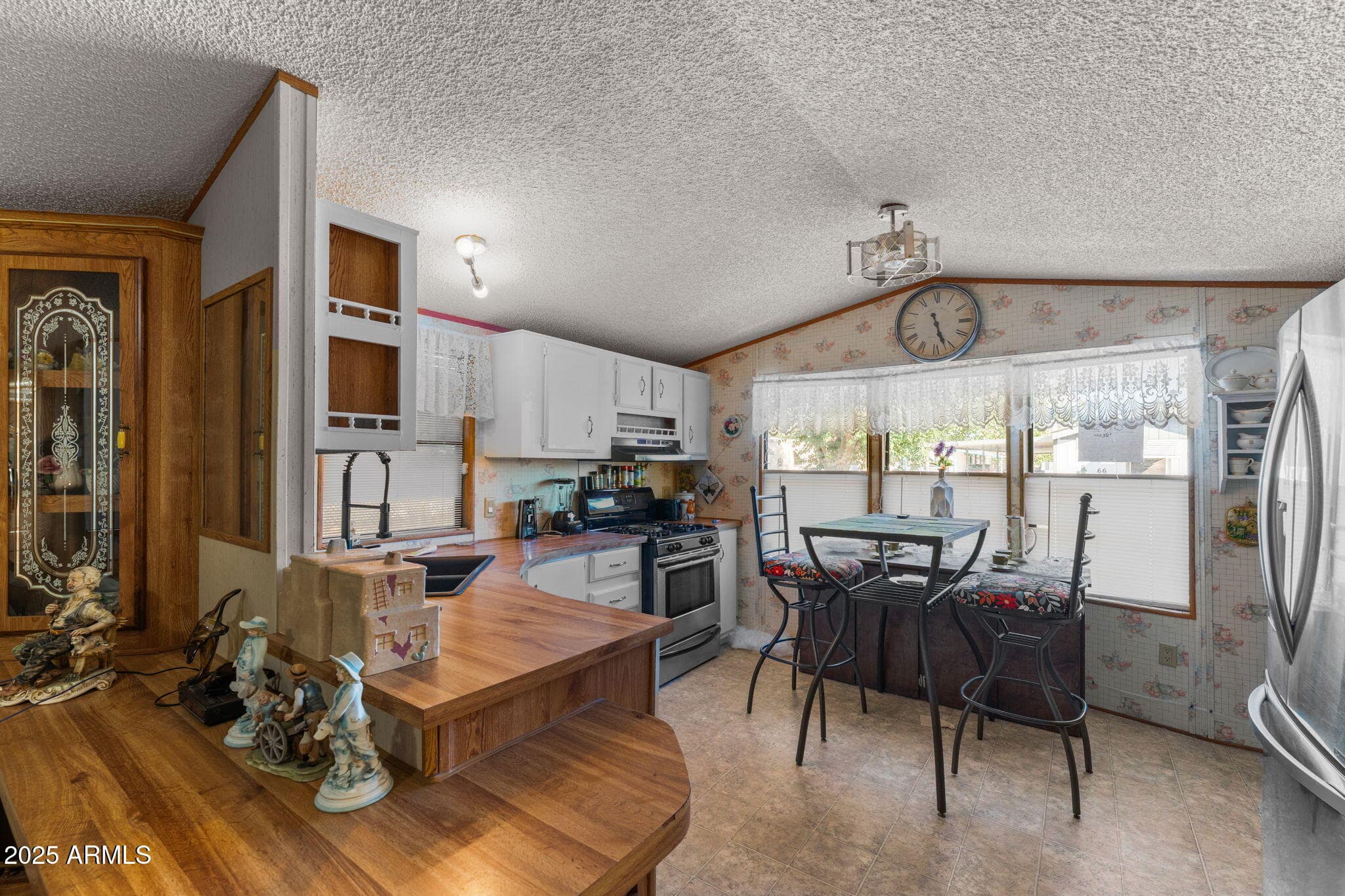 550 PALM DR - Photo 2