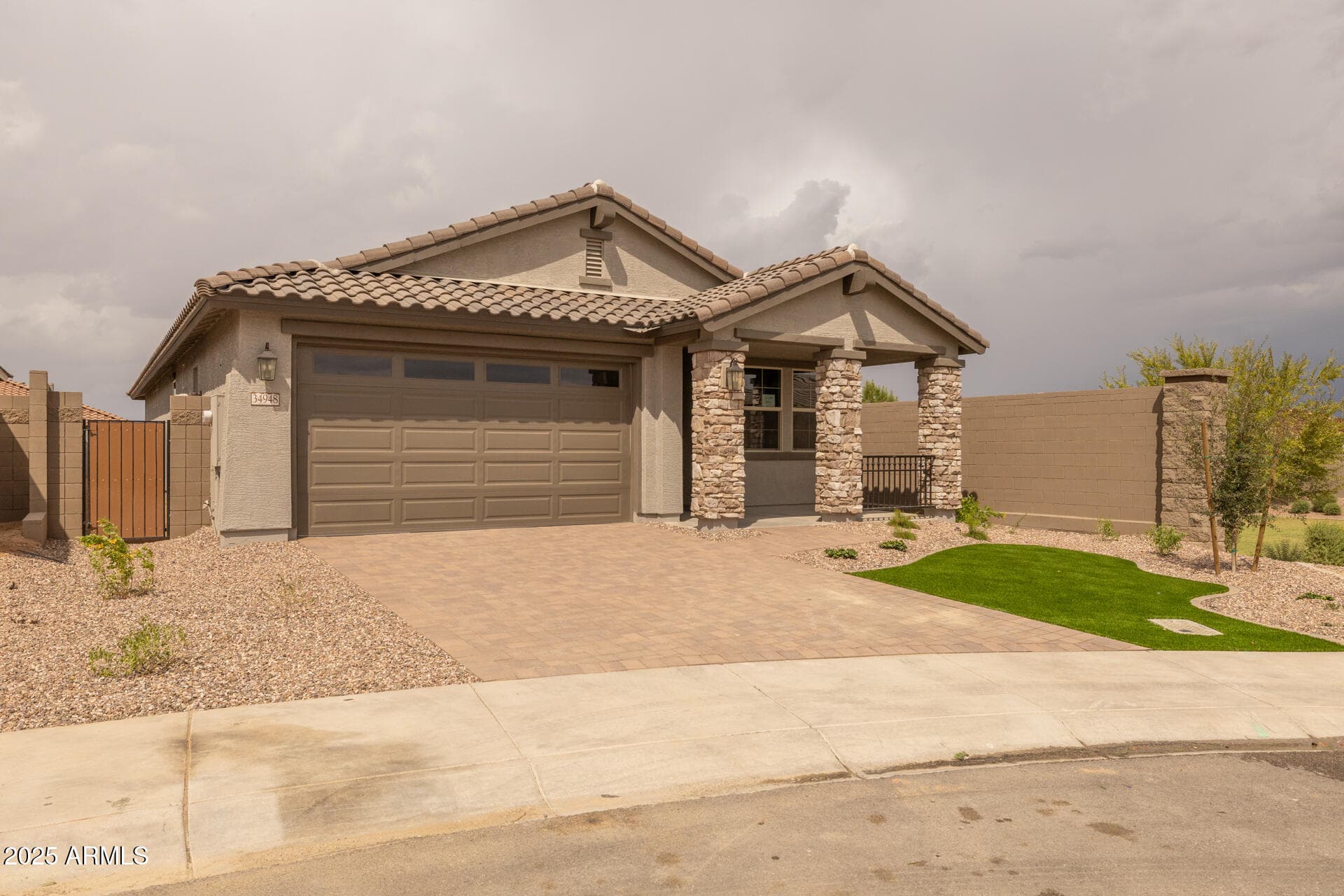 34948 N Hawley Dr — photo 2