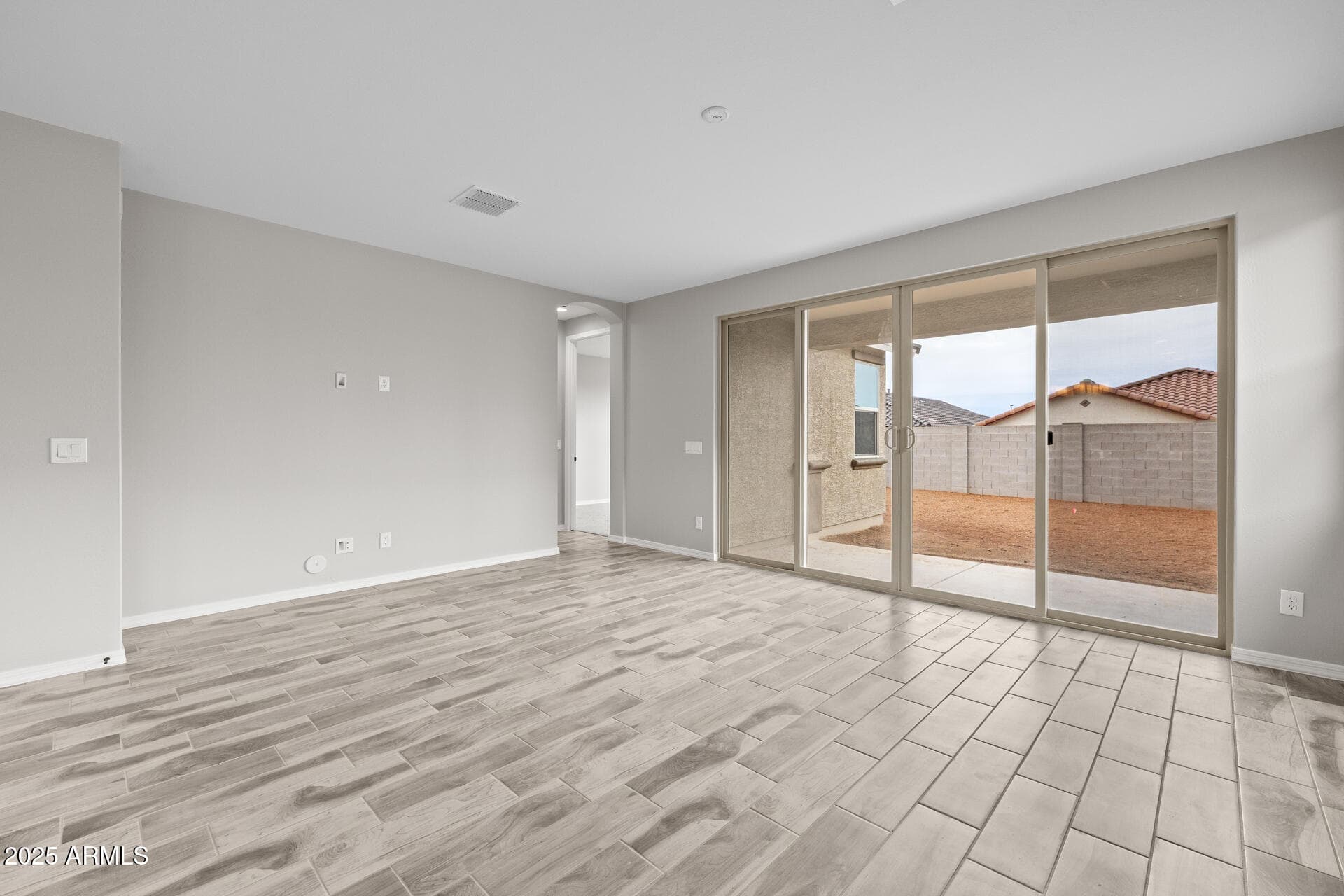 34942 N Hawley Dr — photo 2