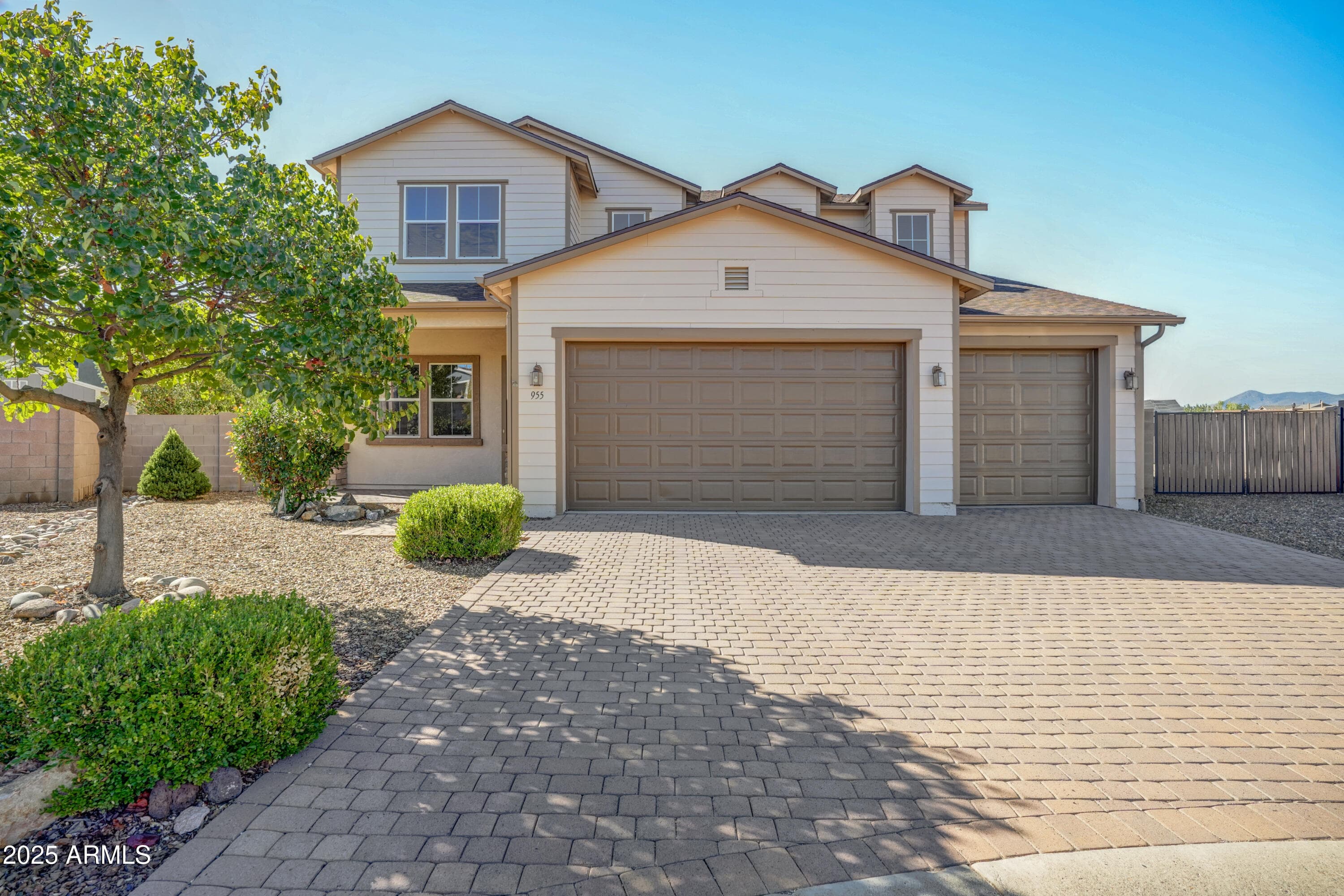 955 N Ceballos Ct — photo 1