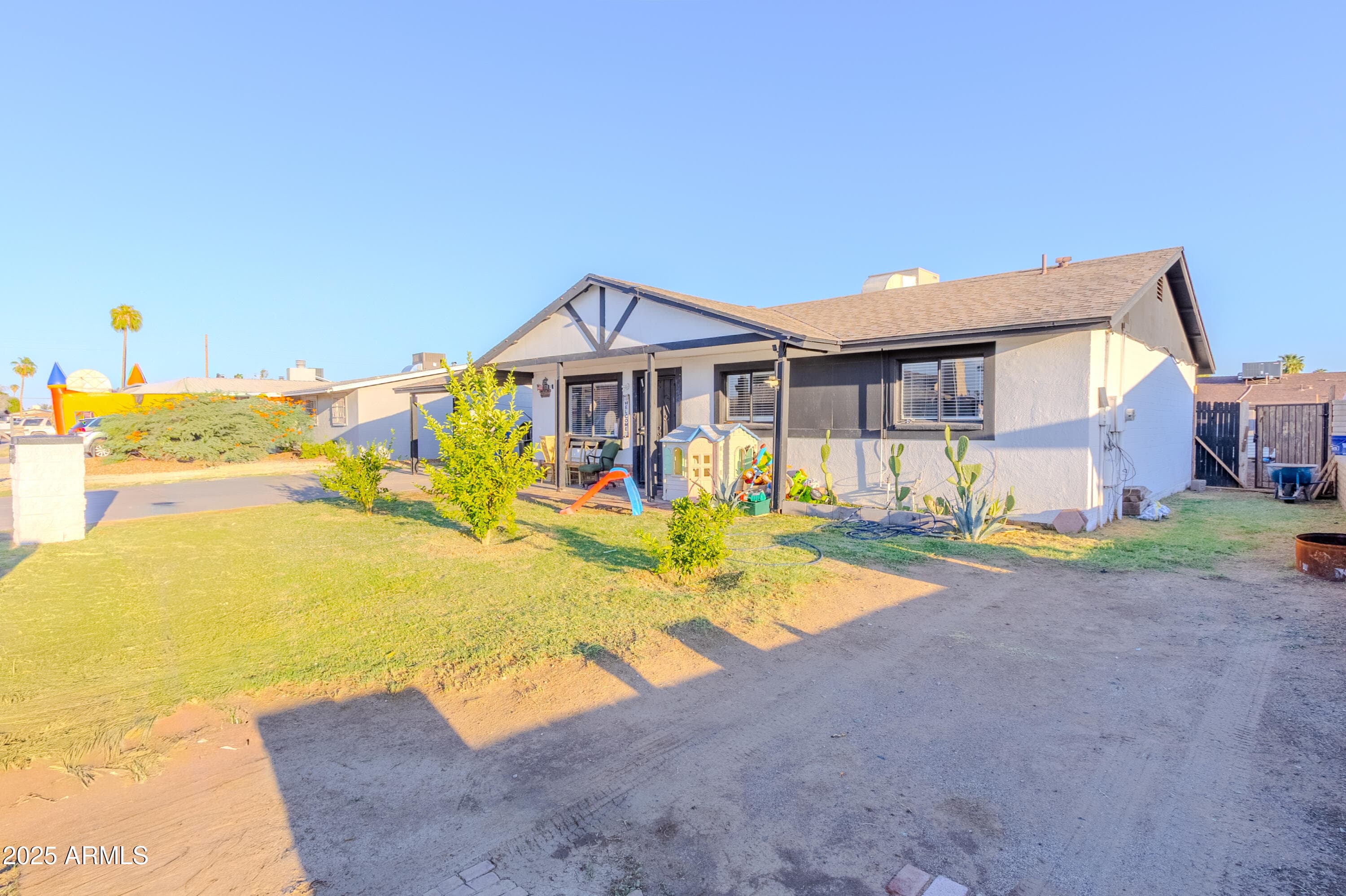 7139 W Wilshire Dr — photo 2