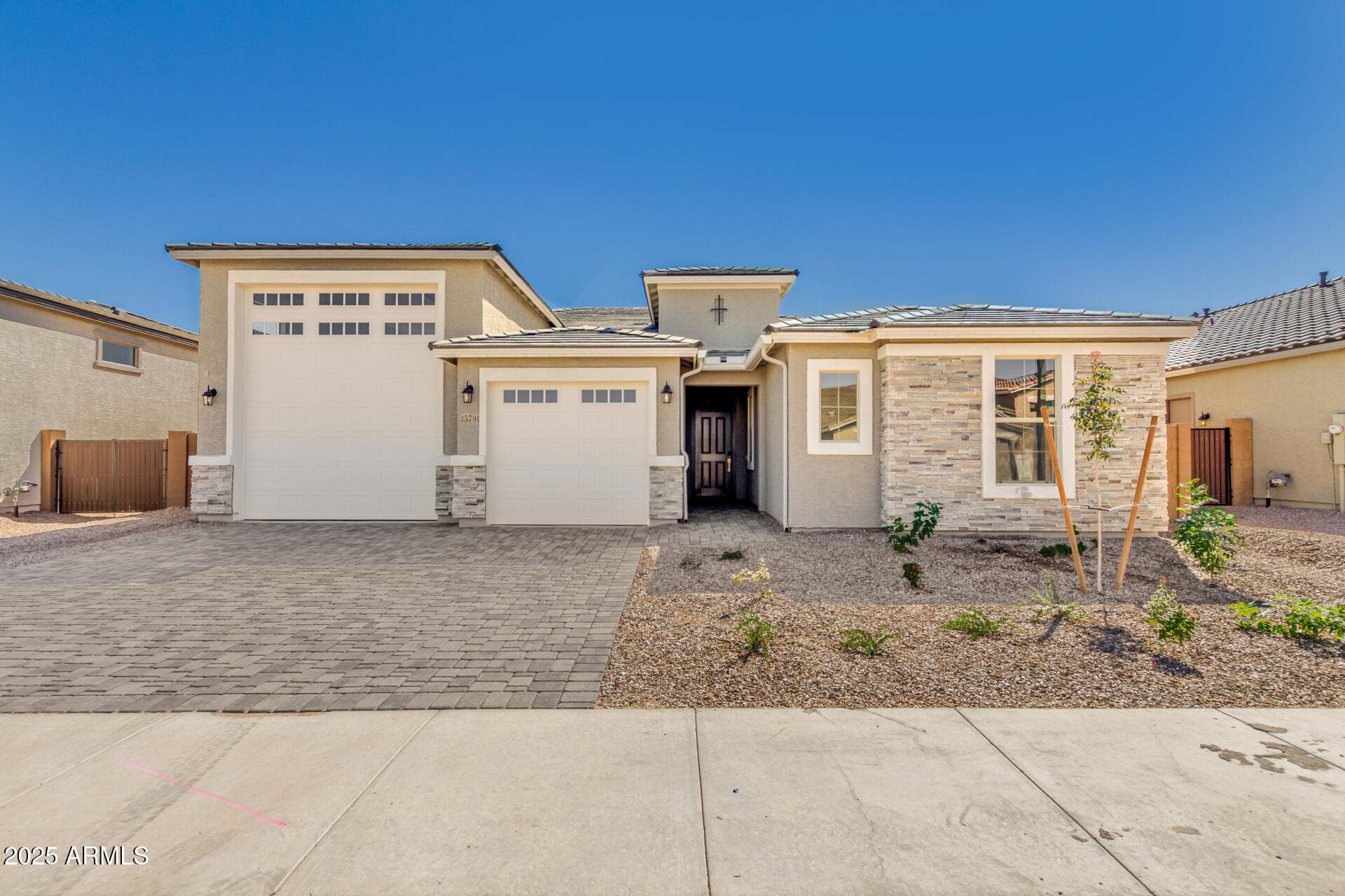 15791 W Desert Hollow Dr — photo 1