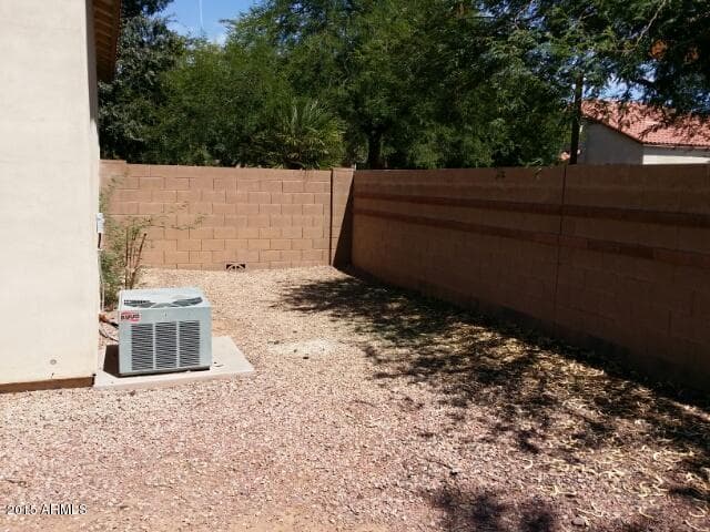 2114 N San Vincente Dr — photo 18