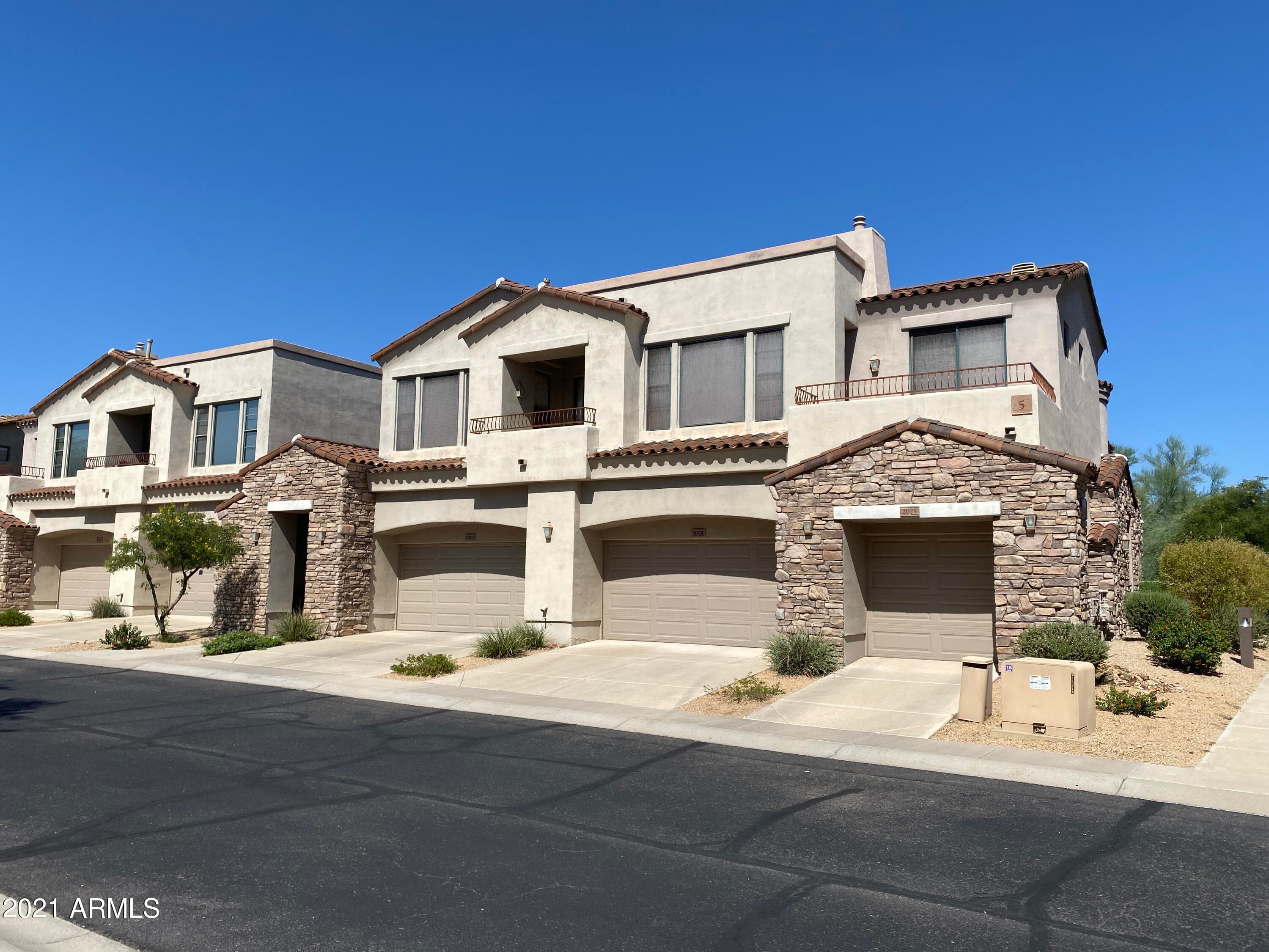 19550 N Grayhawk Dr 1024 — photo 2