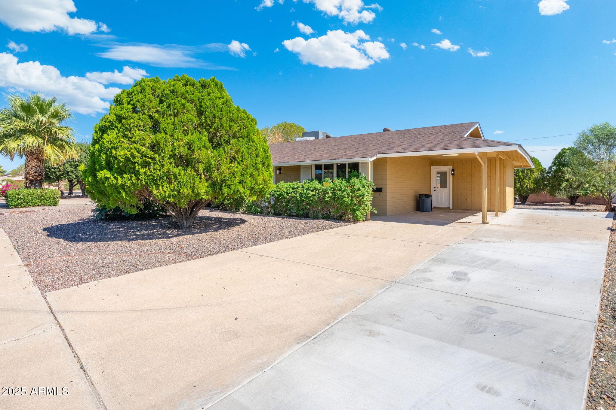 10351 W PINEHURST DR - Photo 1