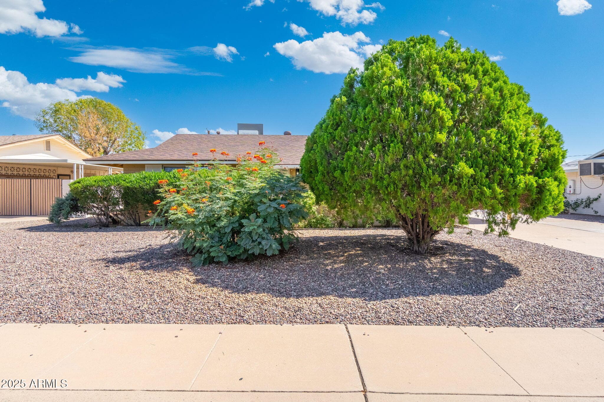 10351 W PINEHURST DR - Photo 2