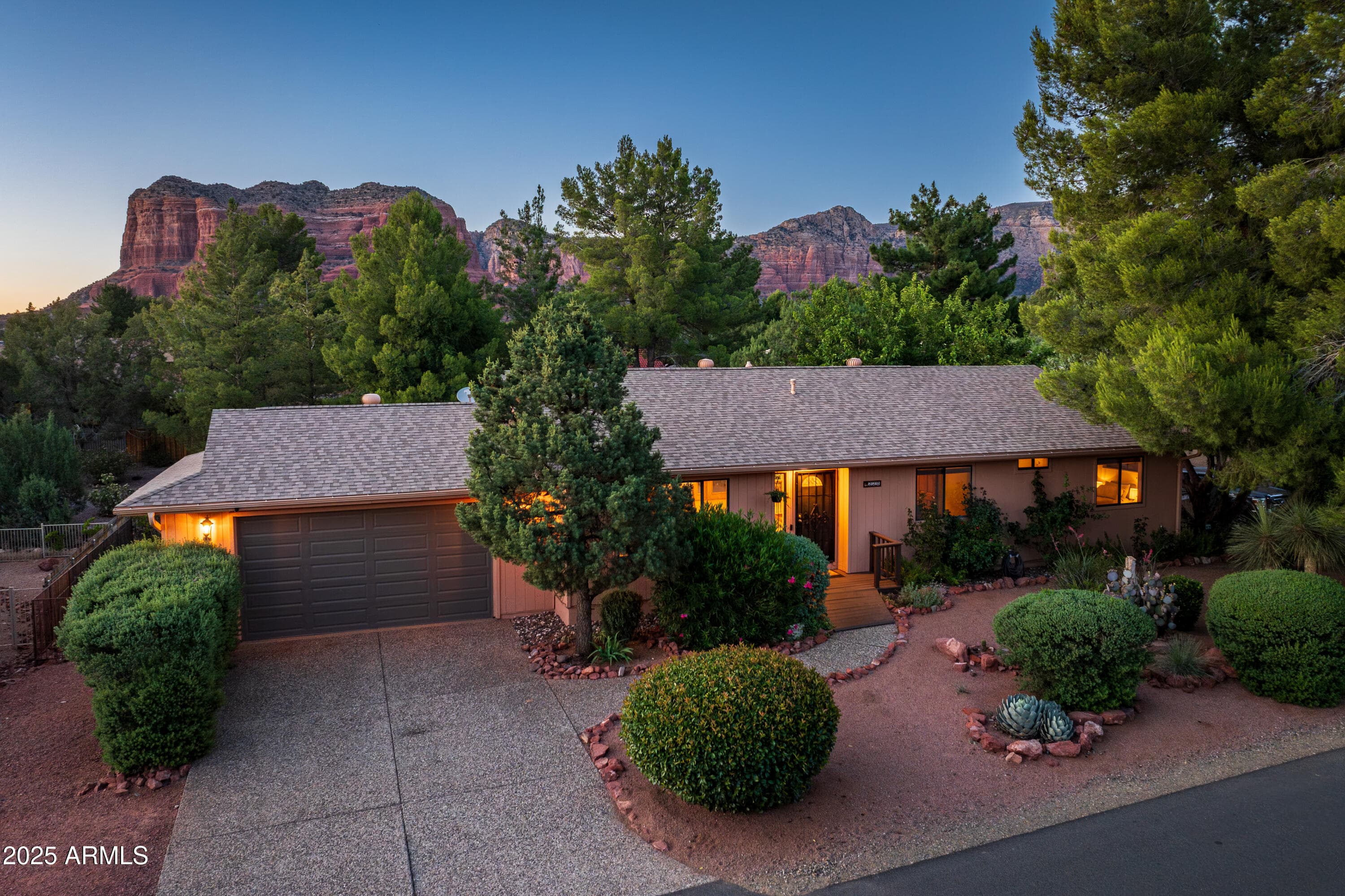 220 Concho Dr — photo 1