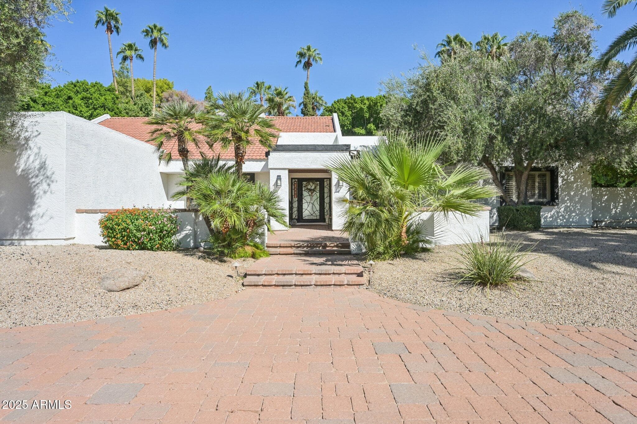 540 E Cercado Ln — photo 1