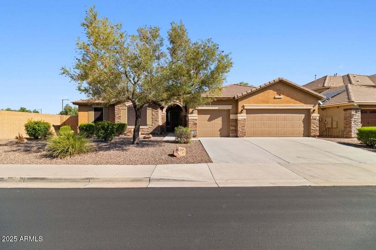 18306 W Beck Ln — photo 1