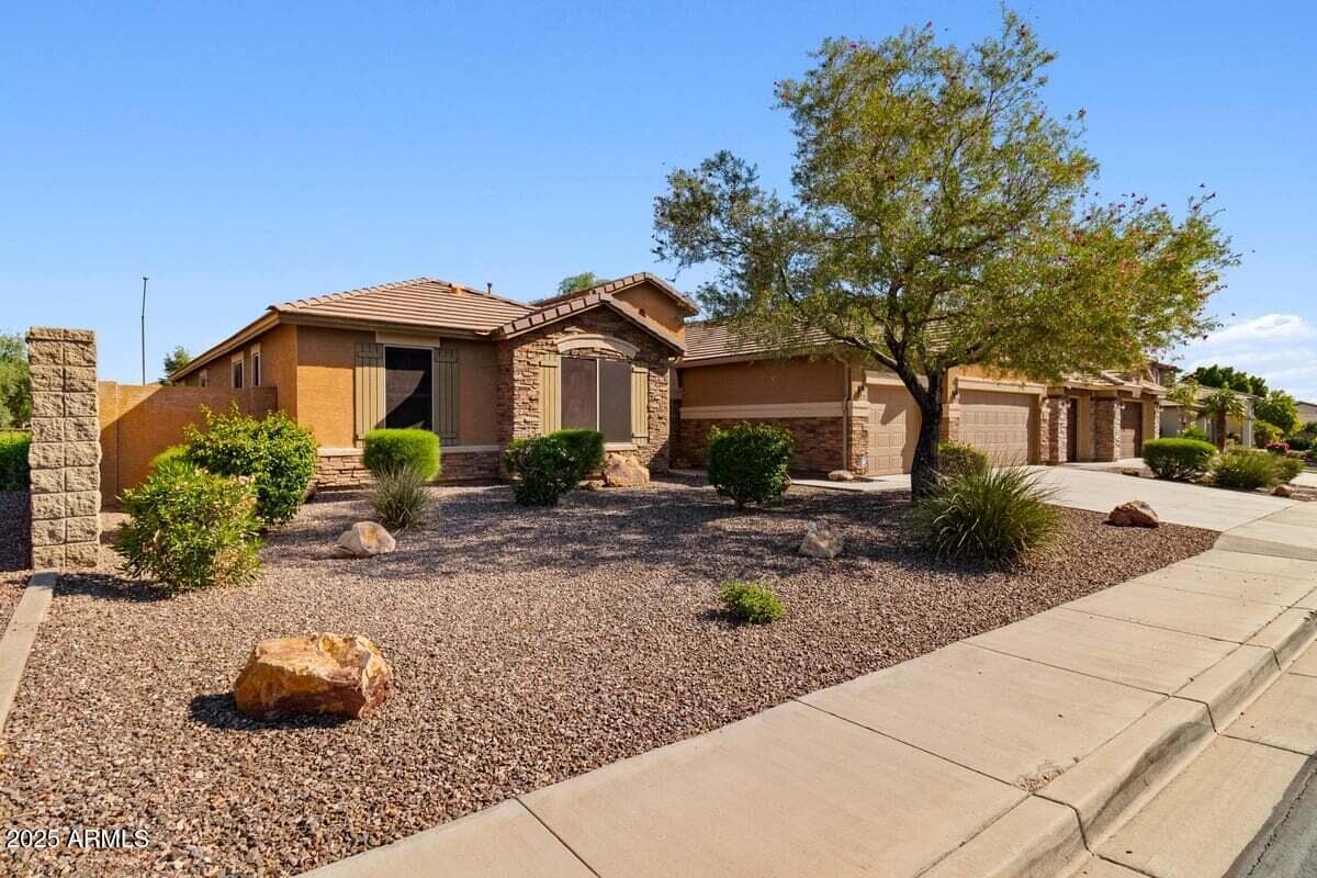 18306 W Beck Ln — photo 2