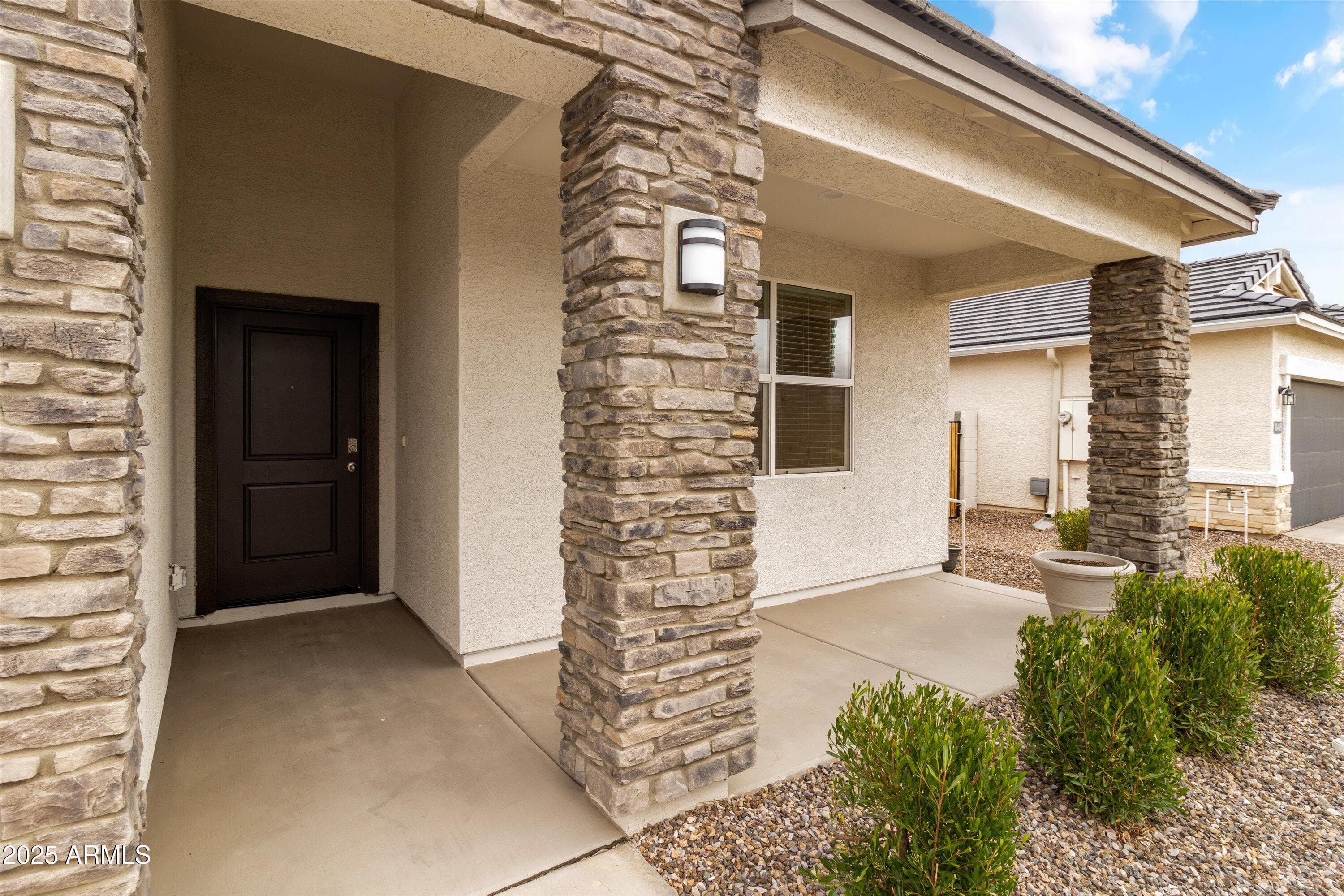 18416 W Whispering Wind Dr — photo 2