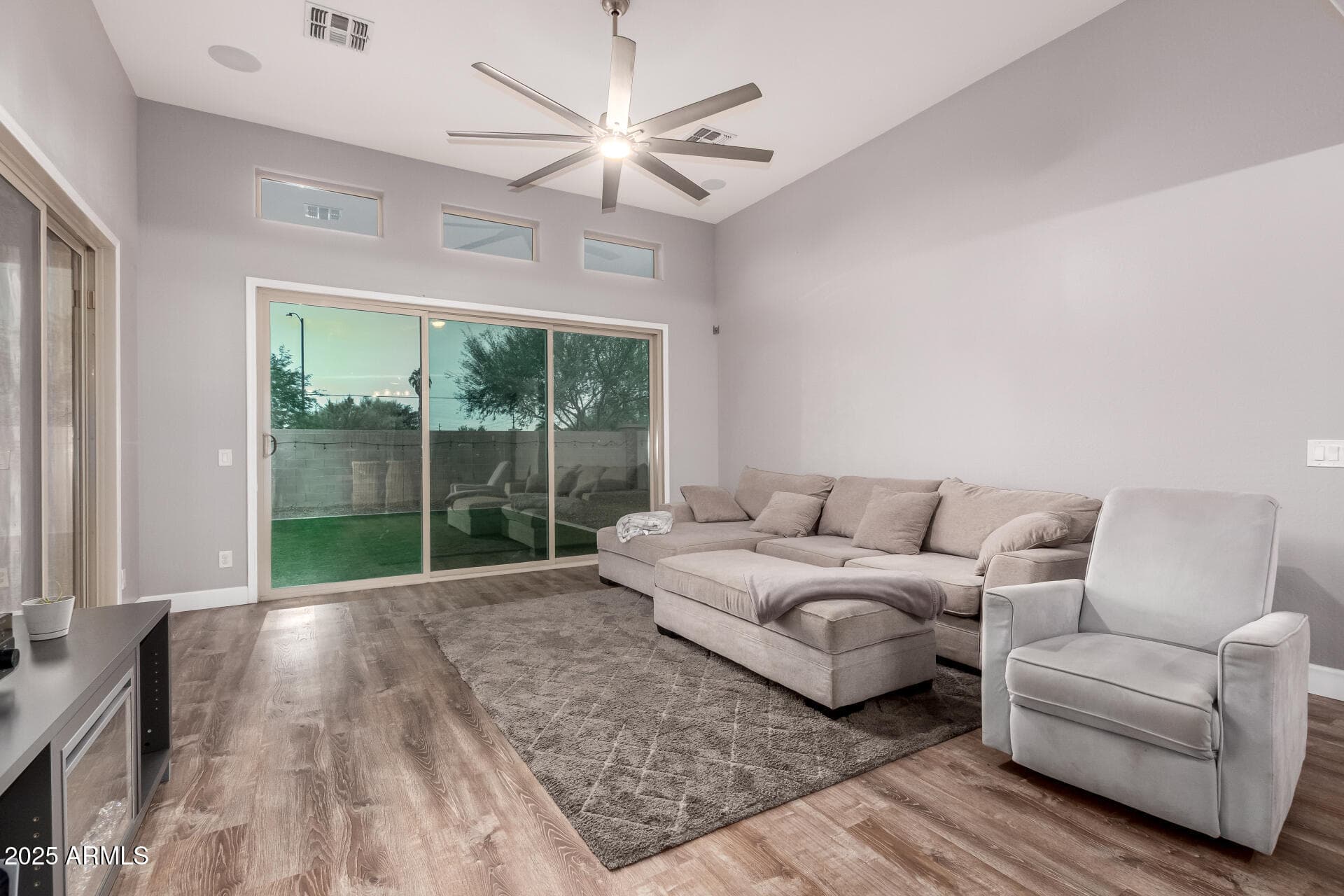 8987 W Seldon Ln — photo 2