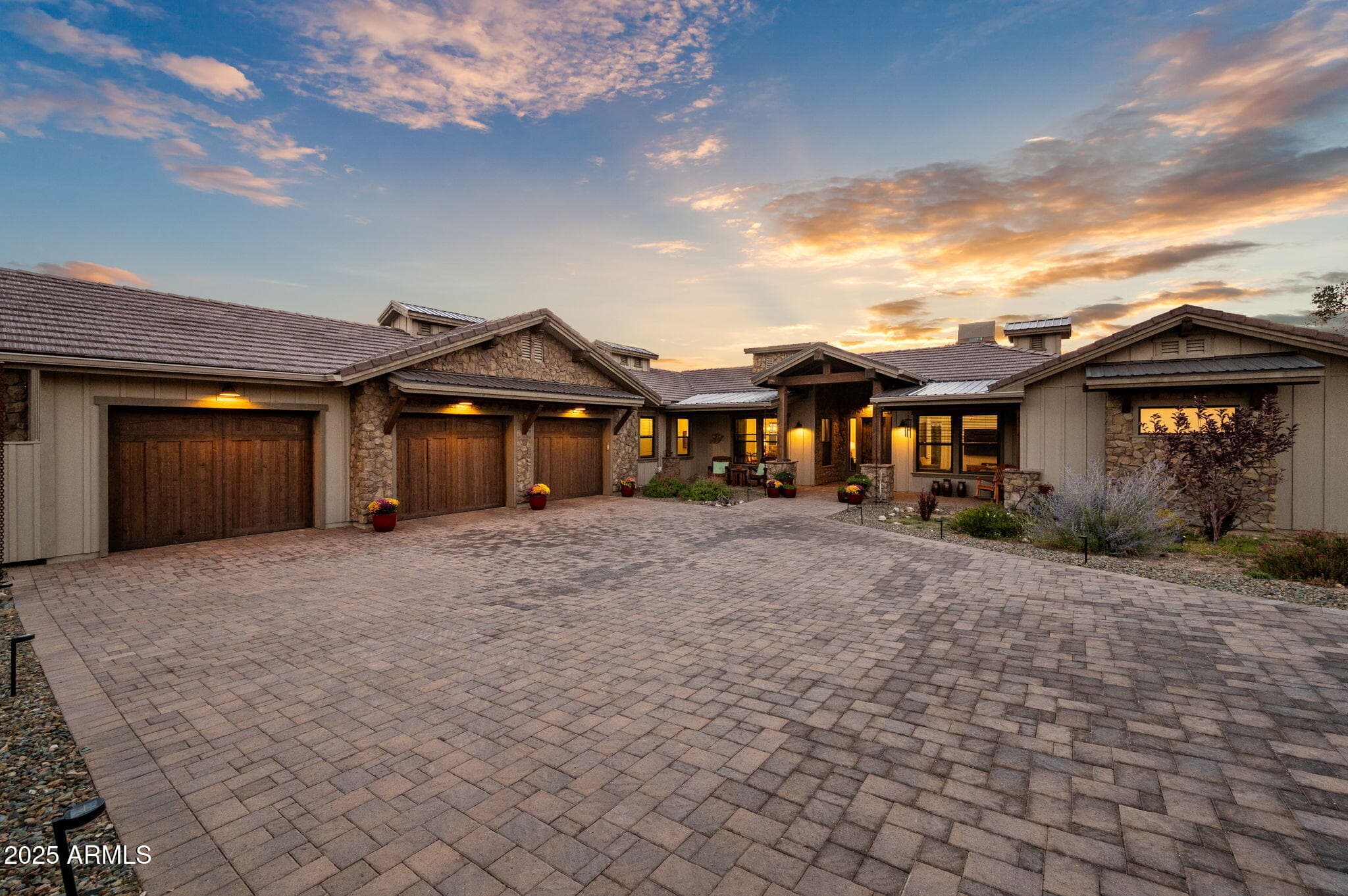 14335 N Three Sisters Dr — photo 2