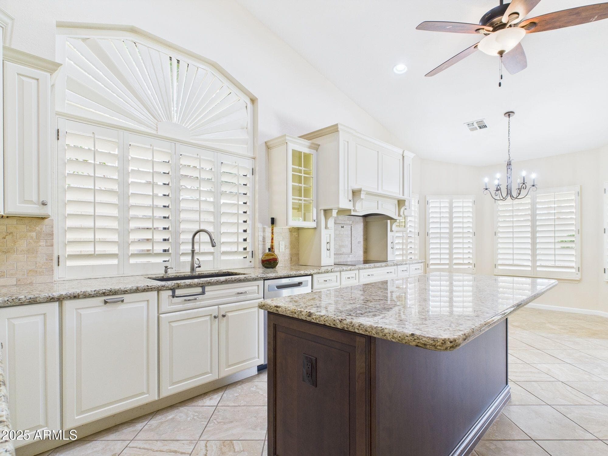 1635 W Wisteria Dr — photo 1