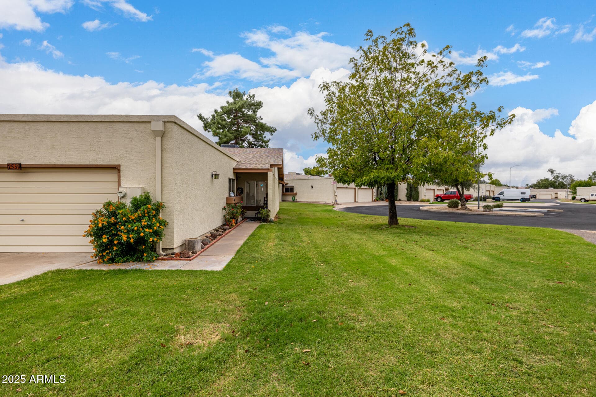 2539 W Pershing Ave — photo 2
