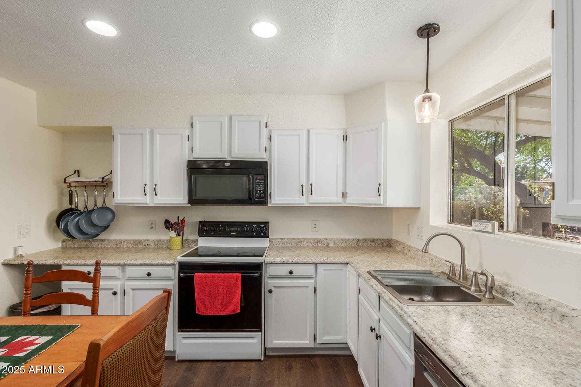 2109 E Cindy St — photo 2