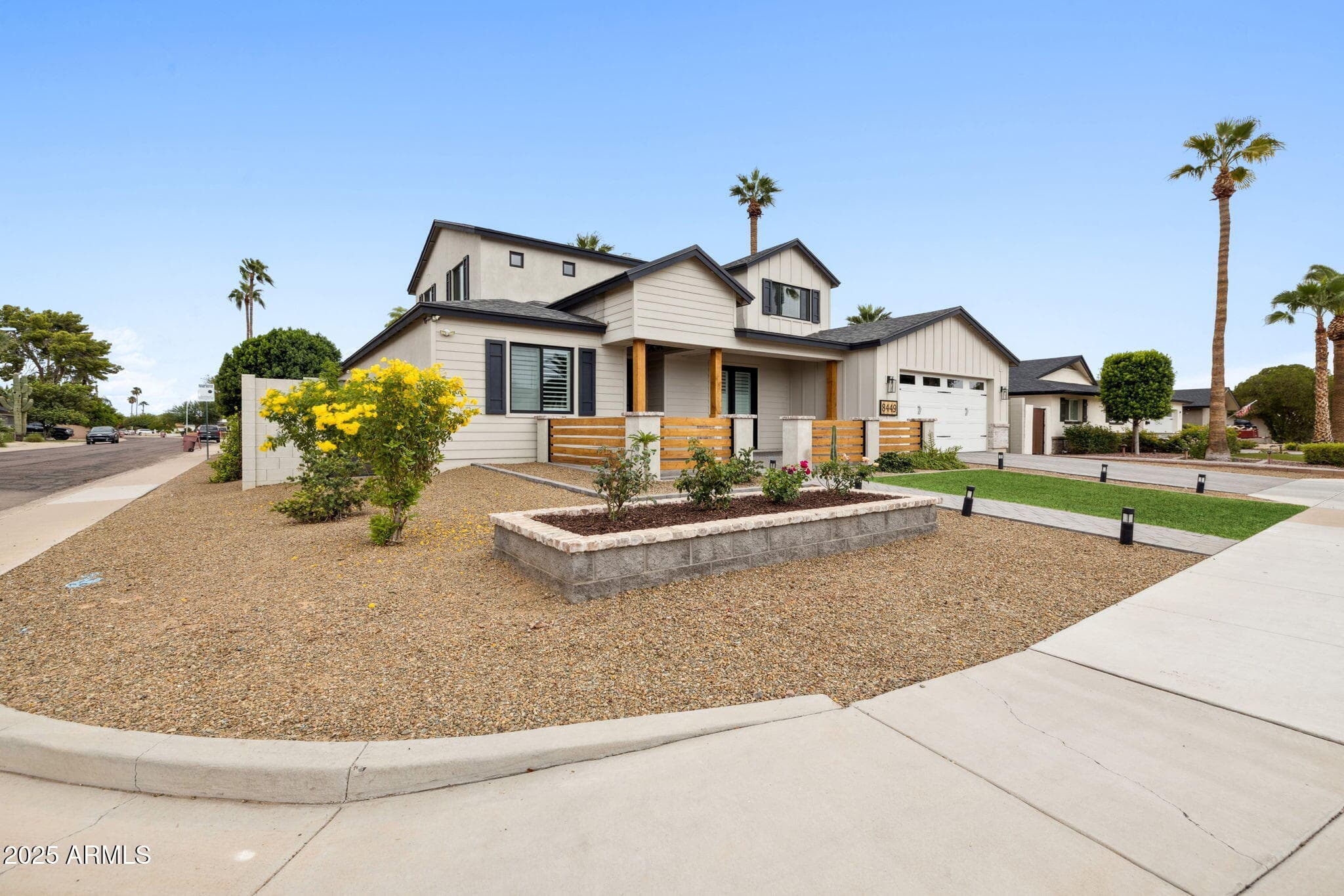 8449 E Lincoln Dr — photo 2