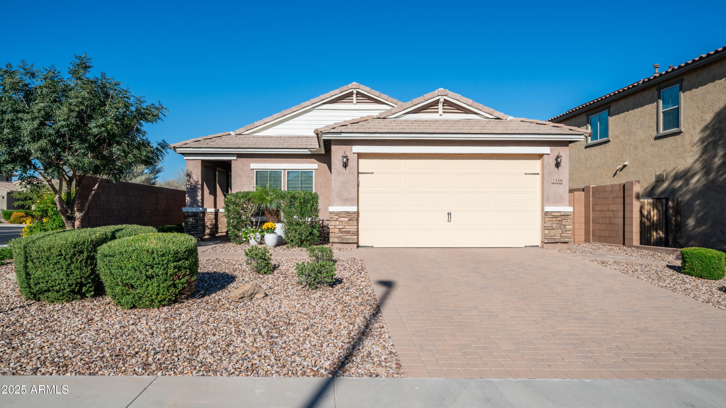 2358 E Runaway Bay Pl — photo 1