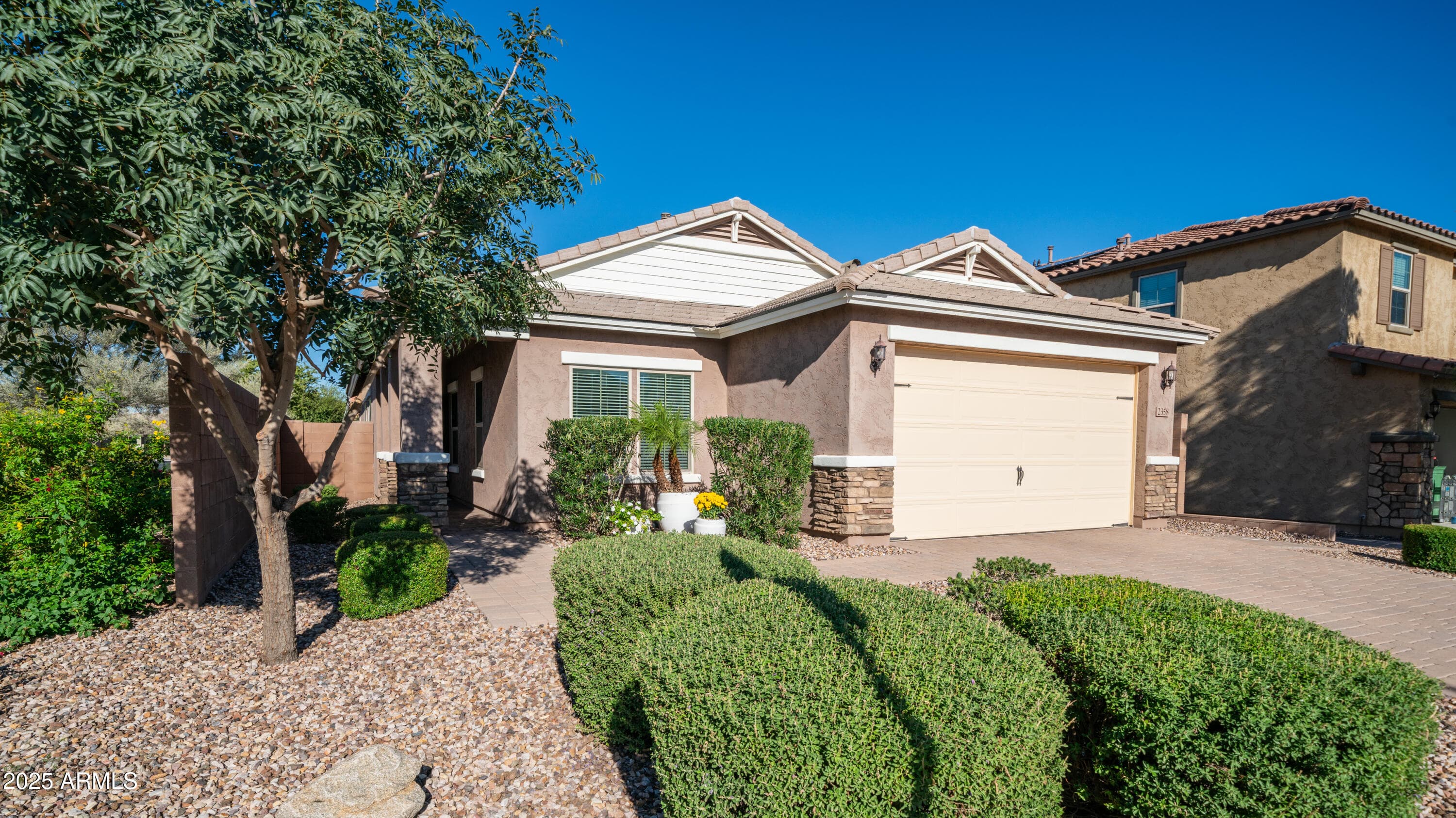 2358 E Runaway Bay Pl — photo 2