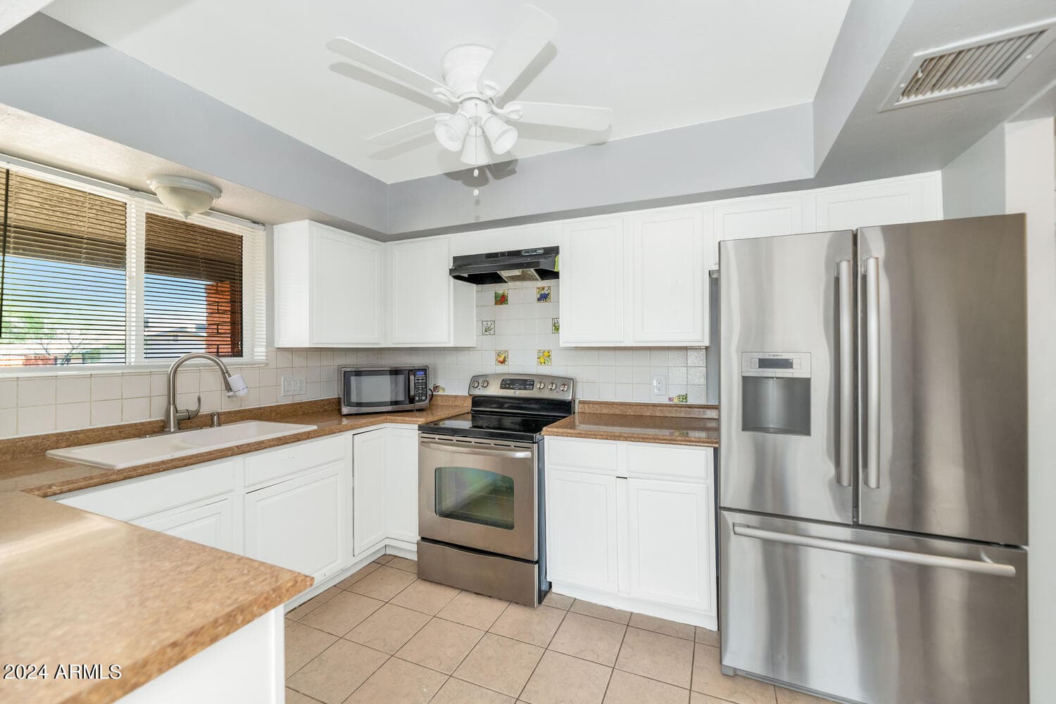 316 E Vogel Ave — photo 1