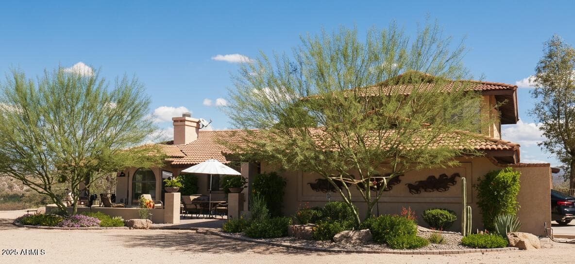 694 N Country Club Dr — photo 2