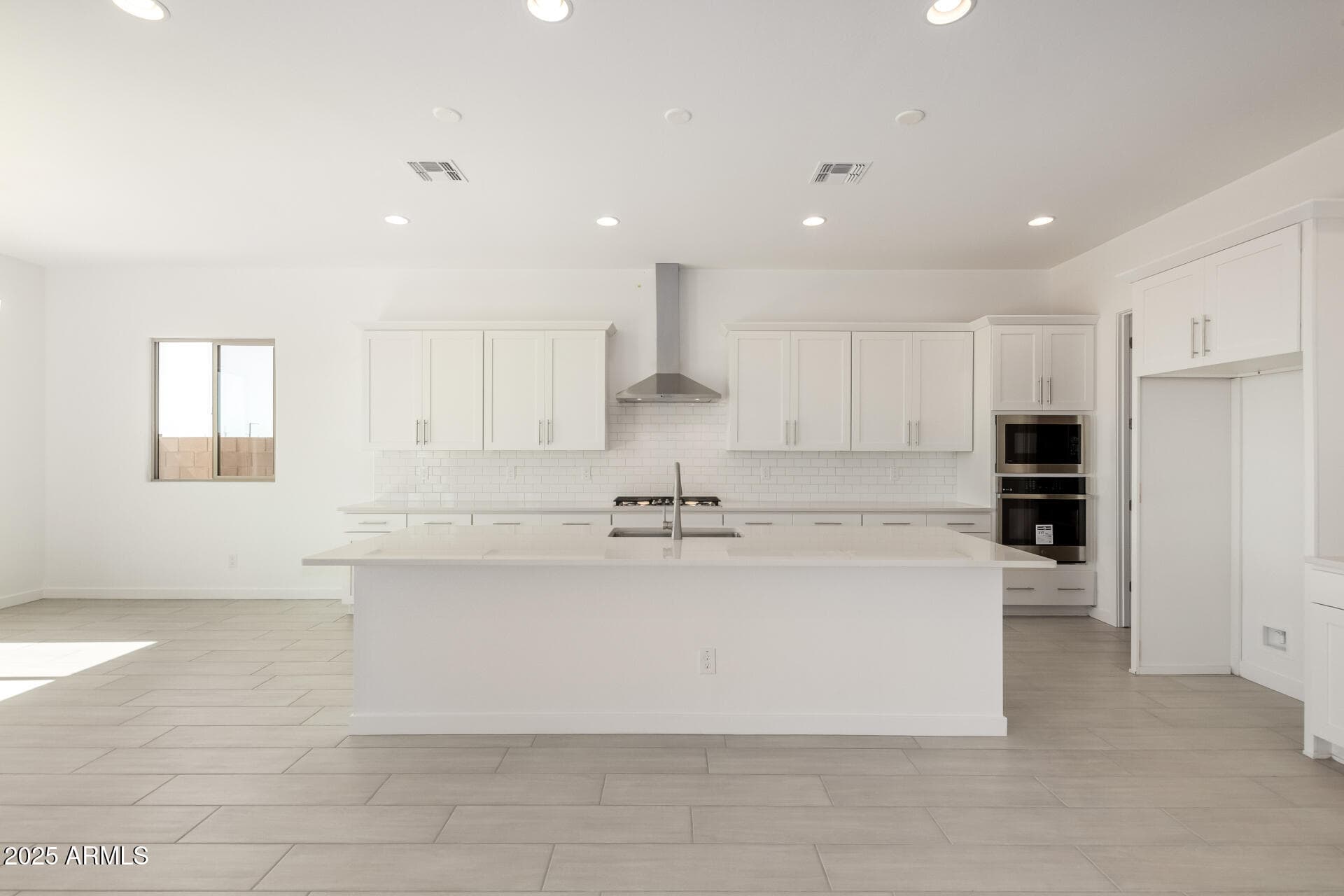 18173 W Watkins St — photo 2