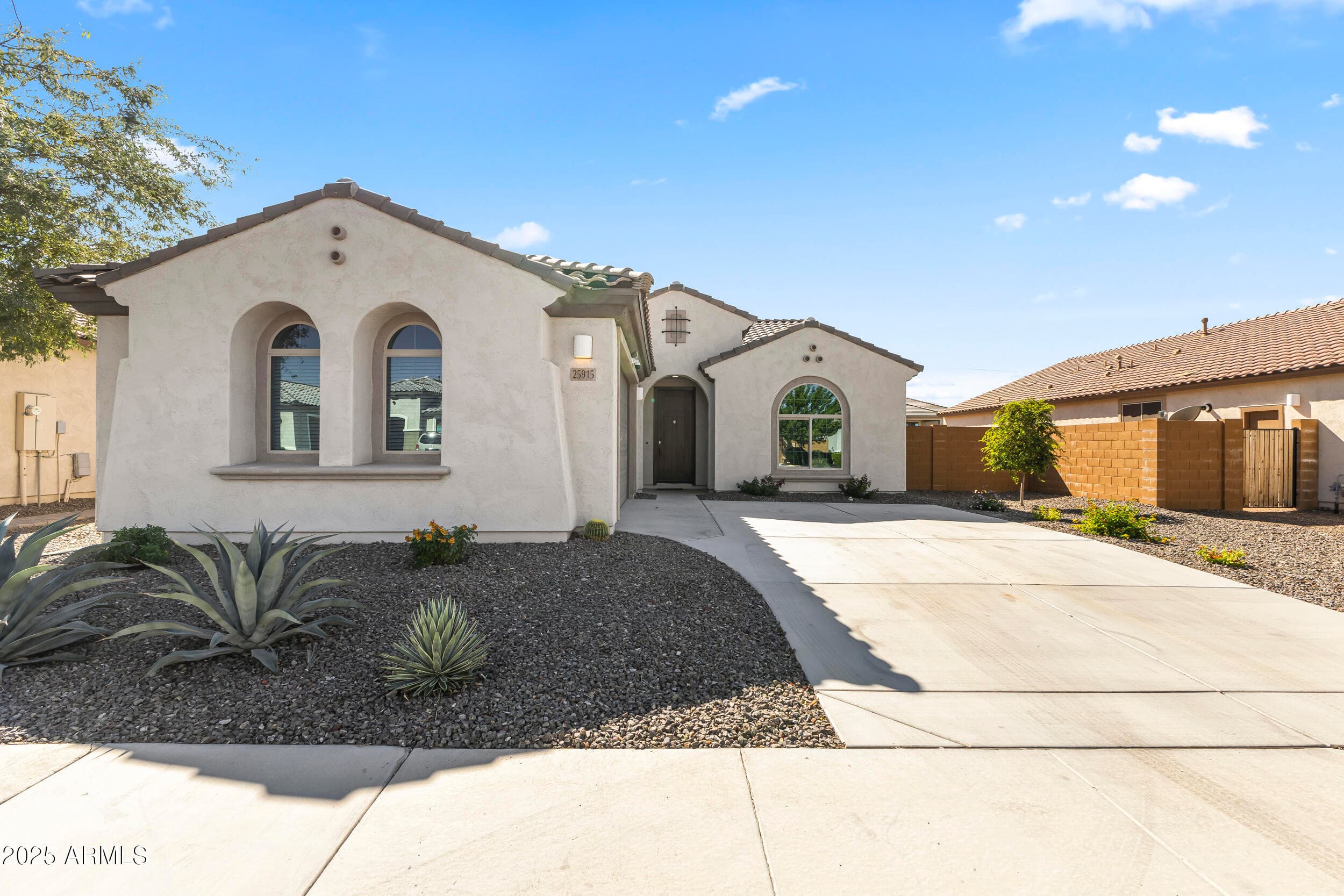 25915 W Quail Ave — photo 2