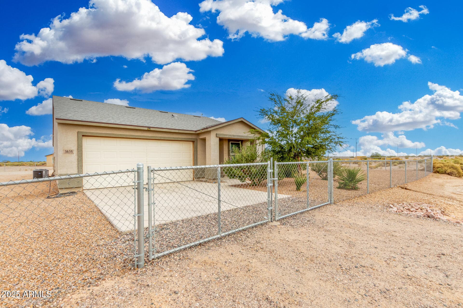 3635 N Bandelier Dr — photo 2