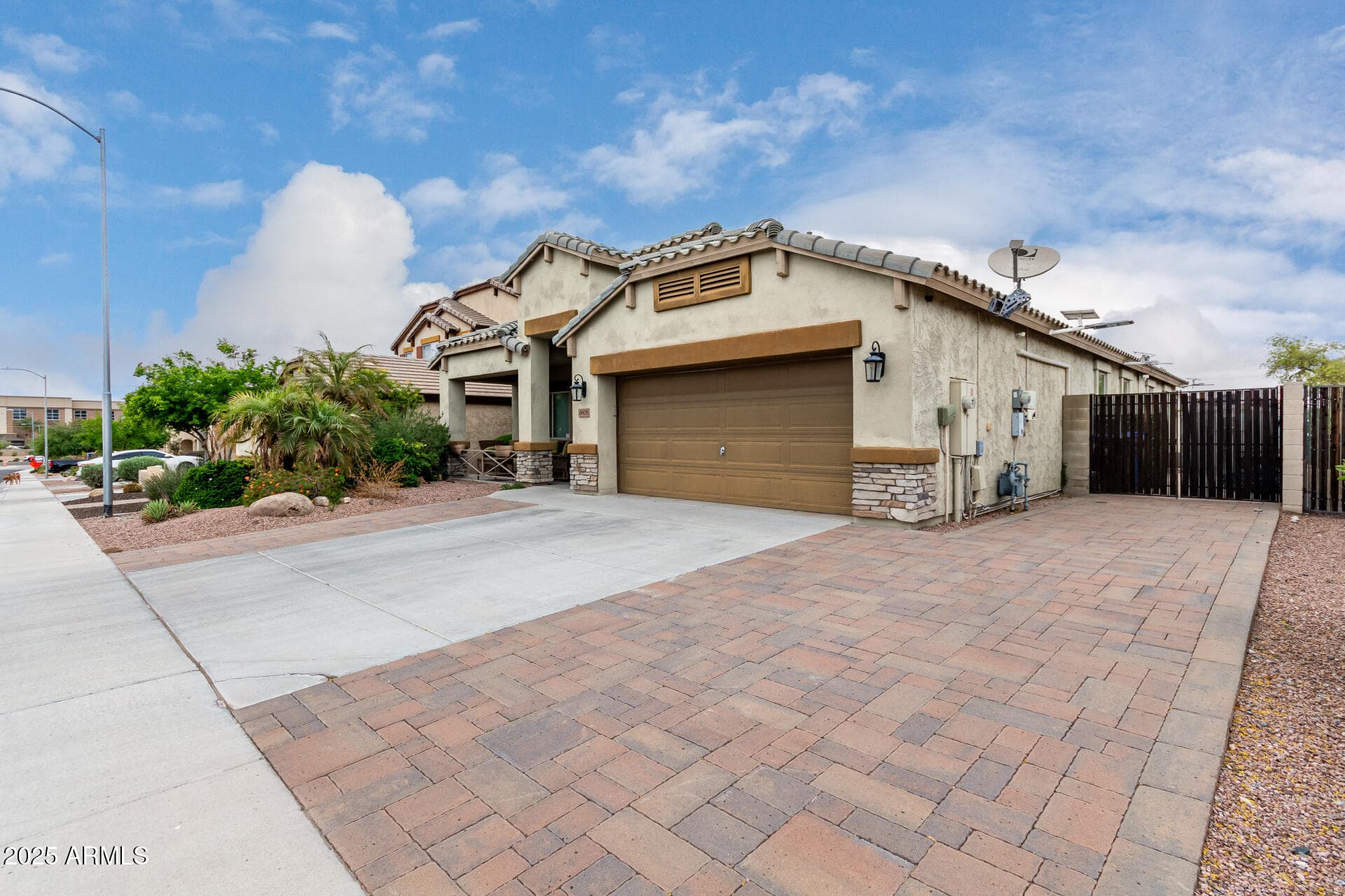 6608 W Saguaro Park Ln — photo 26