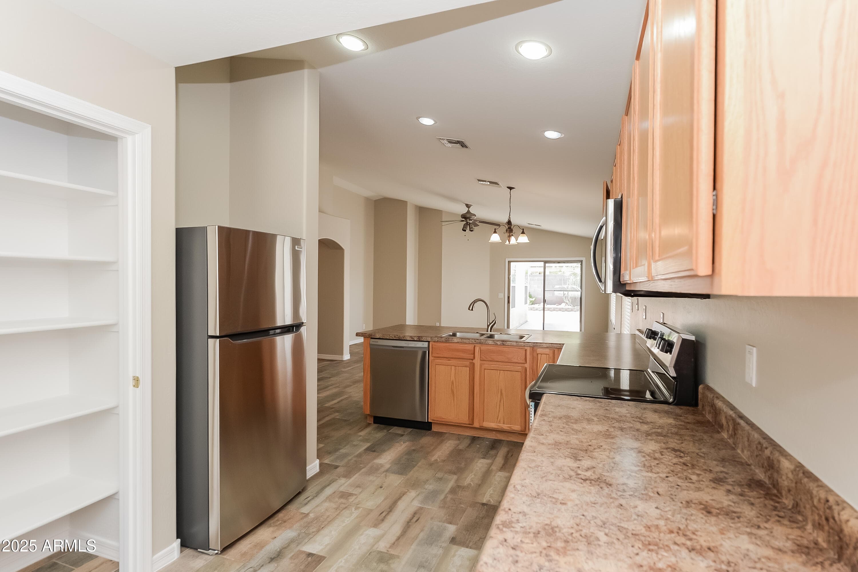 2033 W Green Tree Dr — photo 2