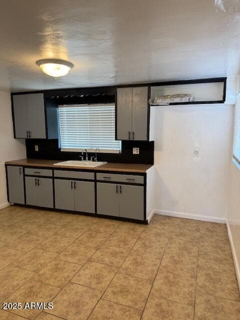 416 N Lewis -- — photo 2