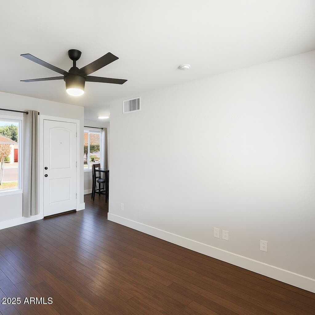 1105 W 6th Pl — photo 2