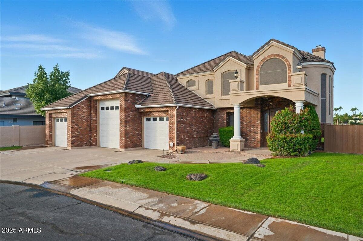 1748 E Queen Palm Dr — photo 2