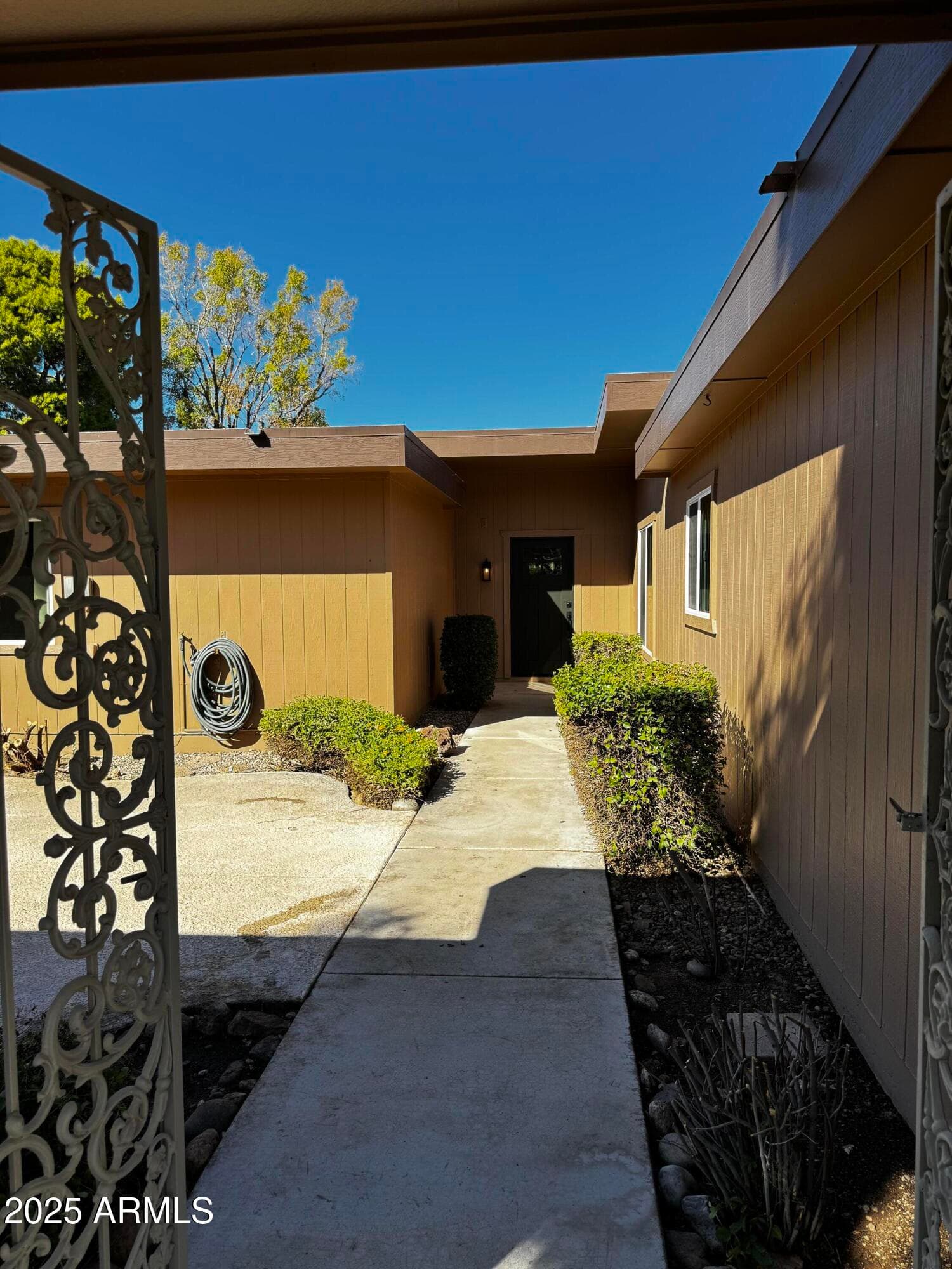 10318 W Manzanita Dr — photo 2