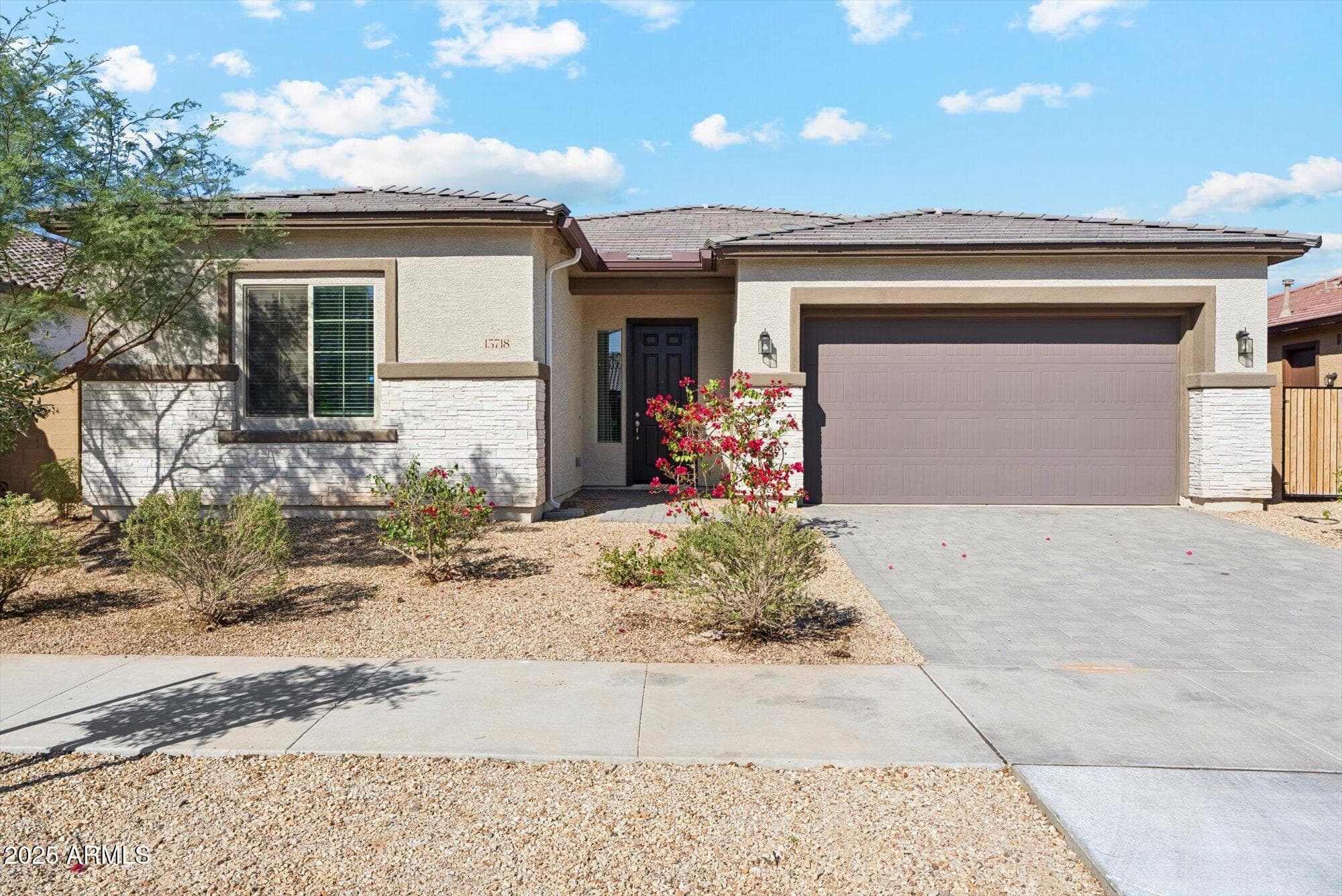 15718 W Adams St — photo 1