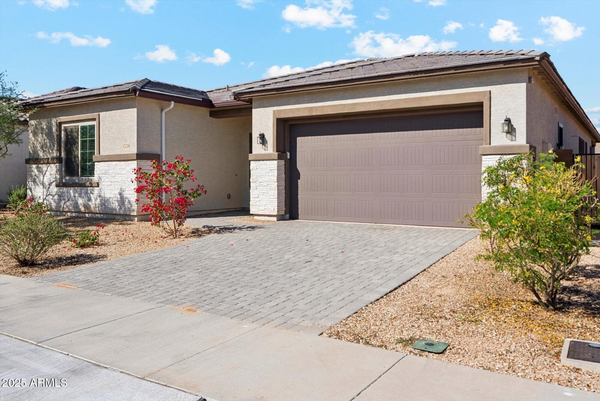 15718 W Adams St — photo 2