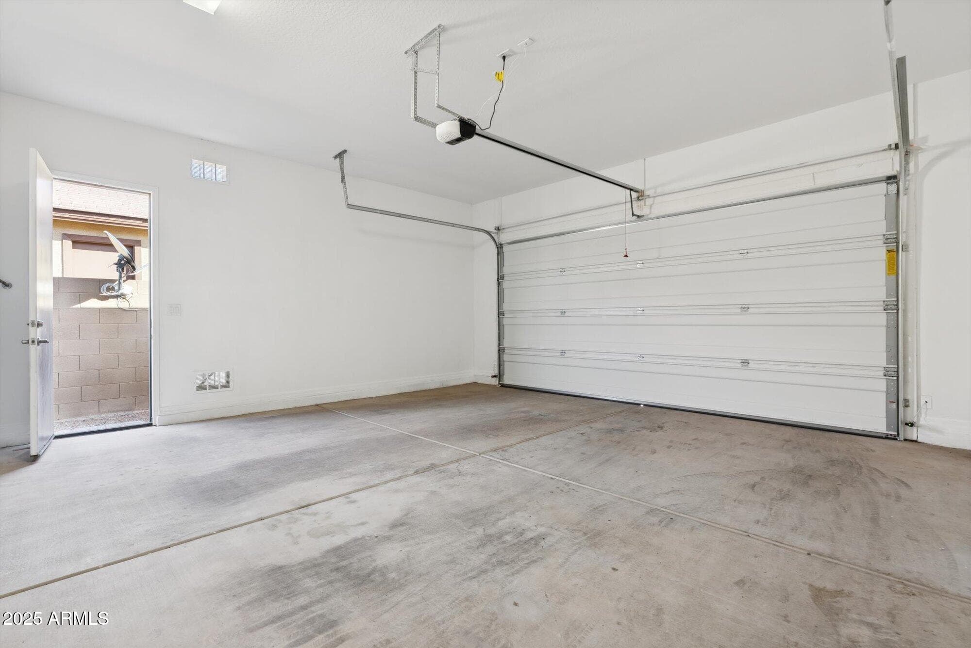 15718 W Adams St — photo 36
