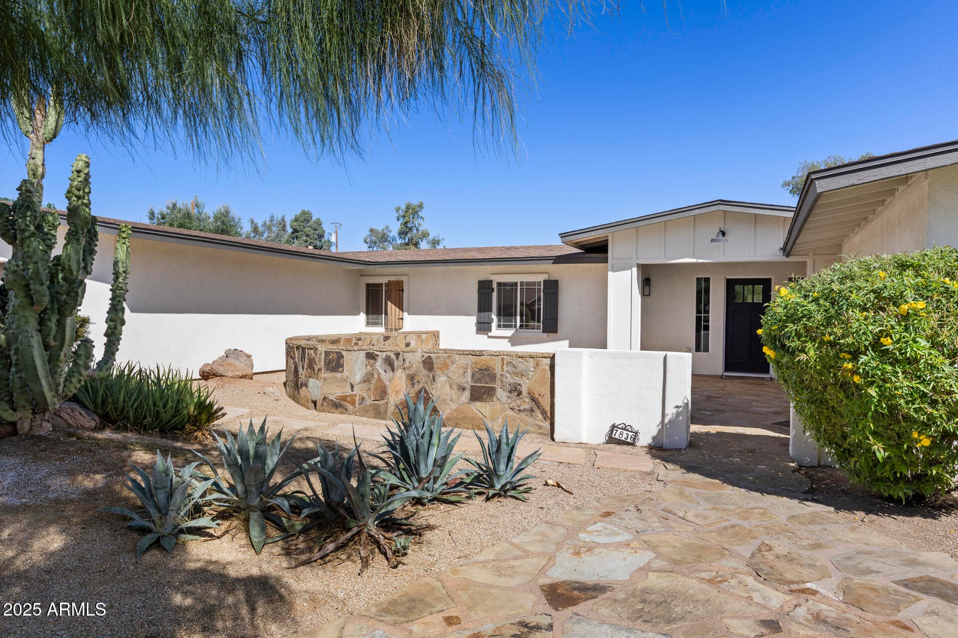 7836 E Davenport Dr — photo 1