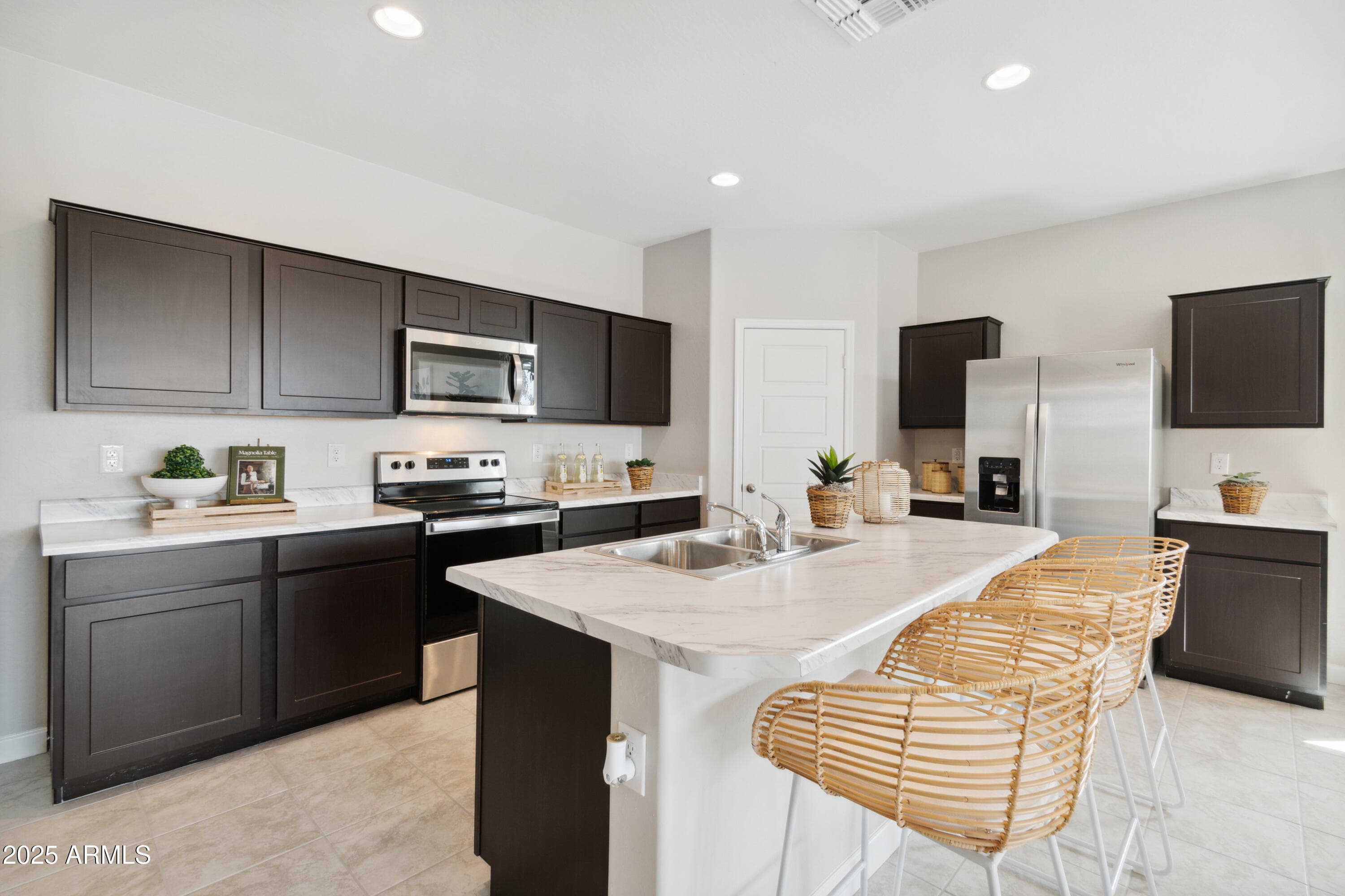 526 W BUNKER HILL ST - See more photos