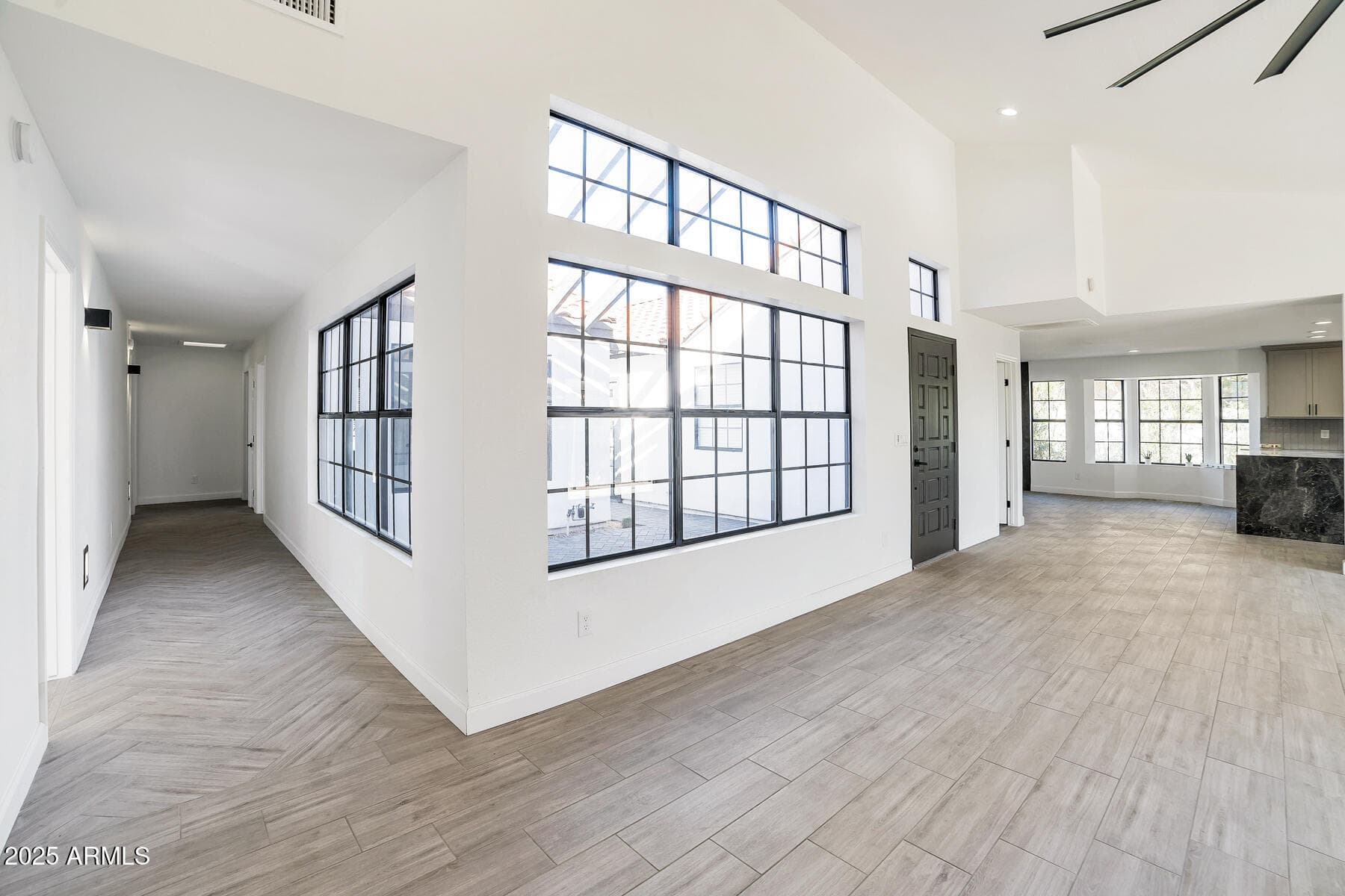 5601 E Paradise Ln — photo 2