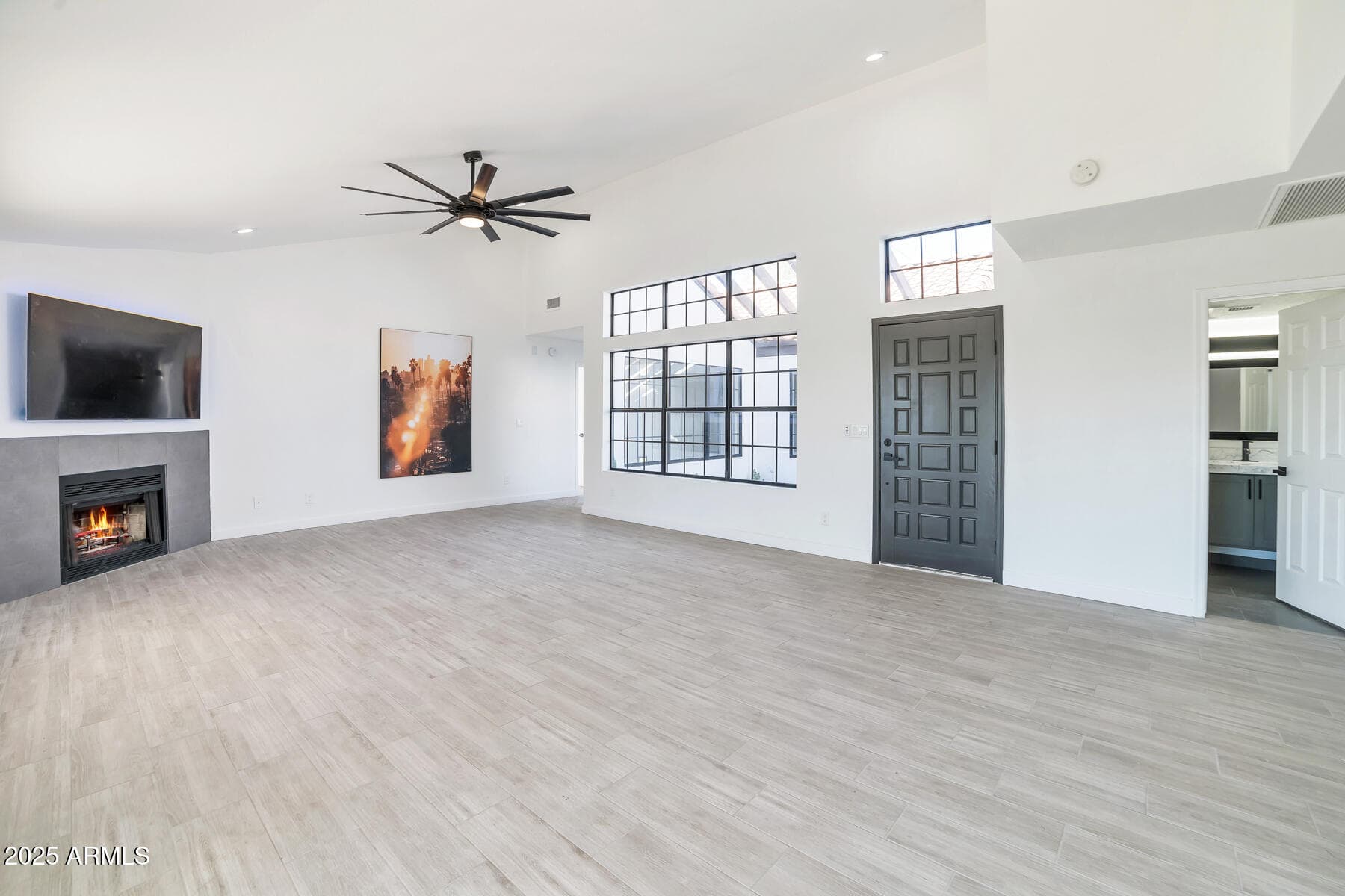 5601 E Paradise Ln — photo 1